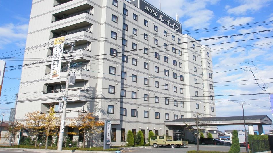 Hotel Route Inn Tsuruoka Interchange Akses: Sekitar 10 menit dengan mobil dari Stasiun Tsuruoka di Jalur Utama JR Uetsu / Yamagata Expressway Tsuruoka I