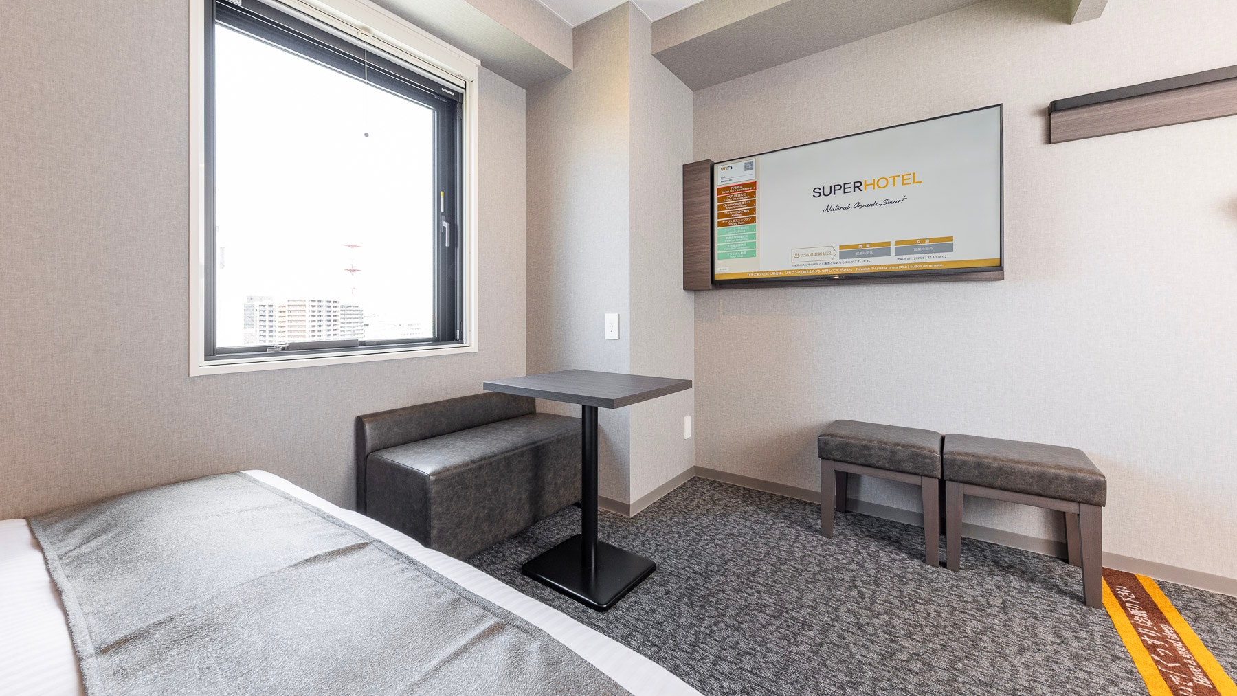 A mobile, compact and easy-to-use desk