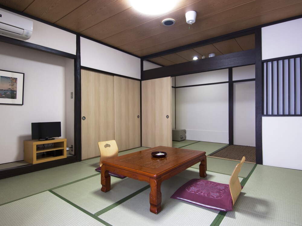 Japanese-style room (8 tatami mats) + veranda (3 tatami mats) (renovated/non-smoking room)
