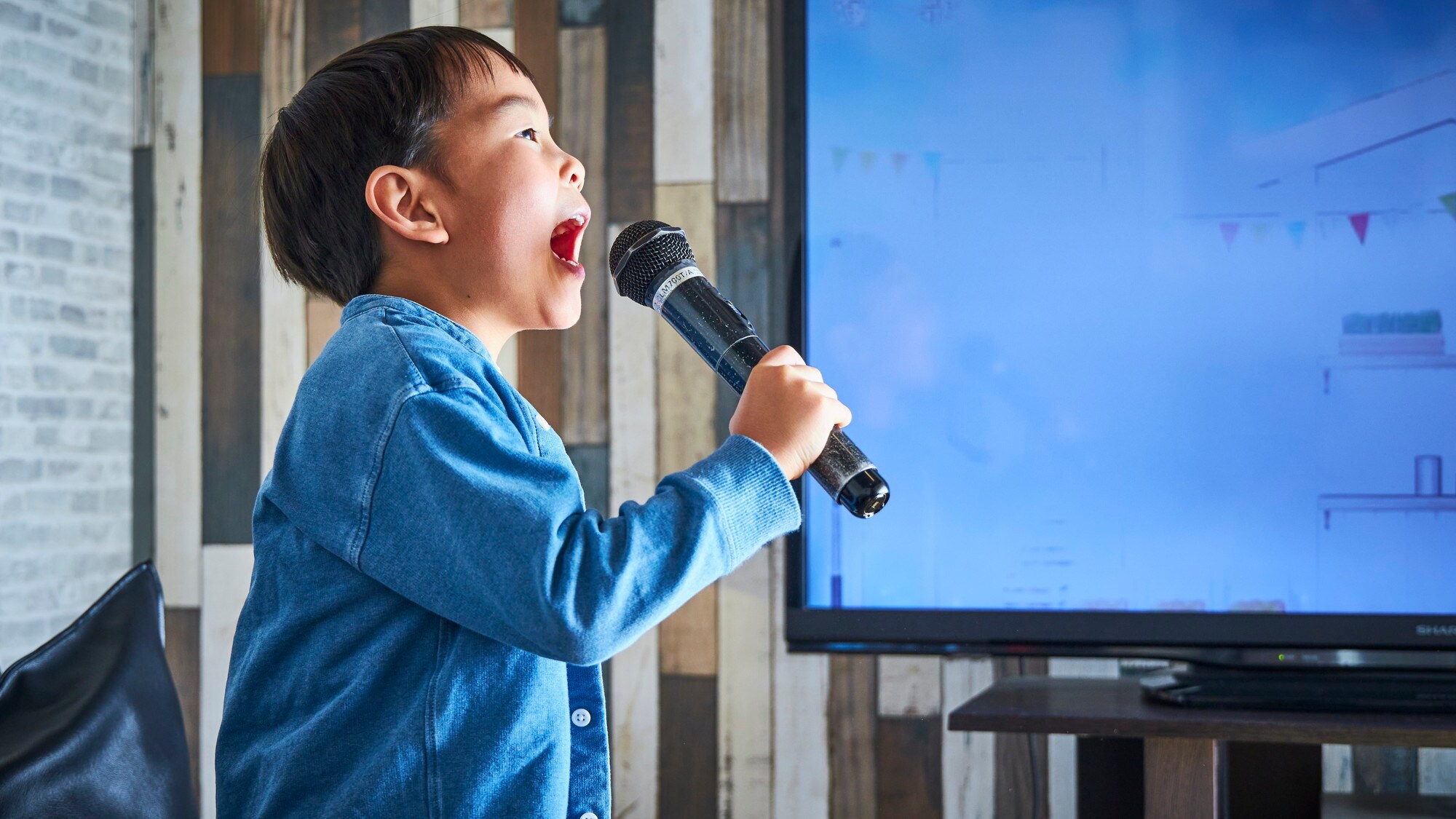 Bạn có thể hát miễn phí bao nhiêu tùy thích ở karaoke♪