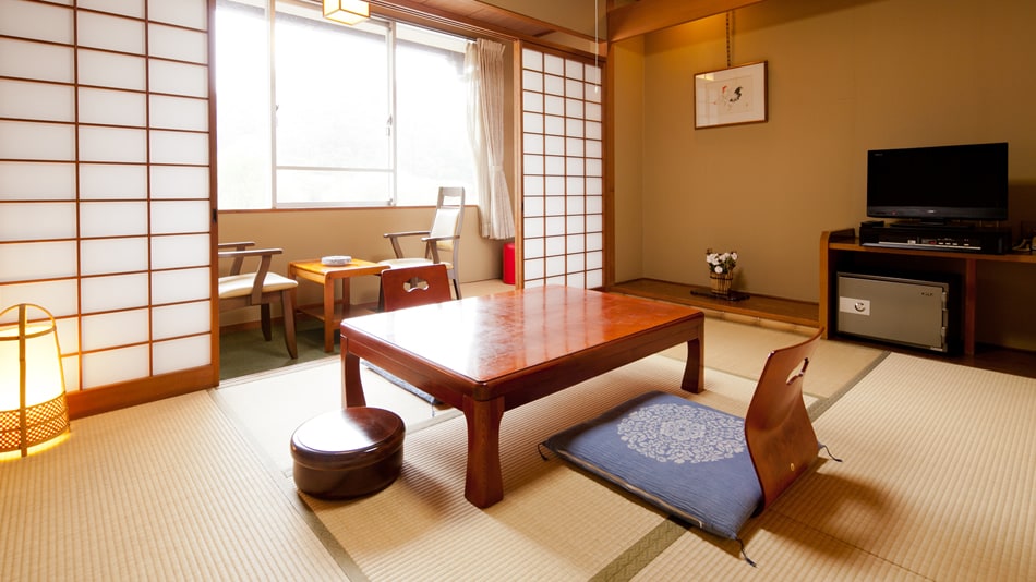 A 6-tatami Japanese-style room for 2 people - recommended for those who want to stay reasonably ♪