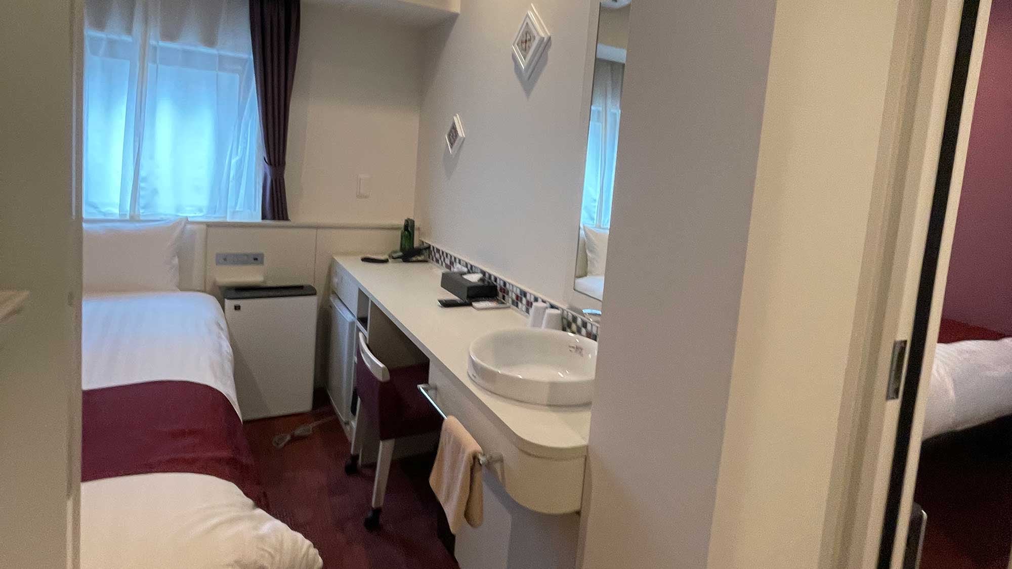 Connecting room