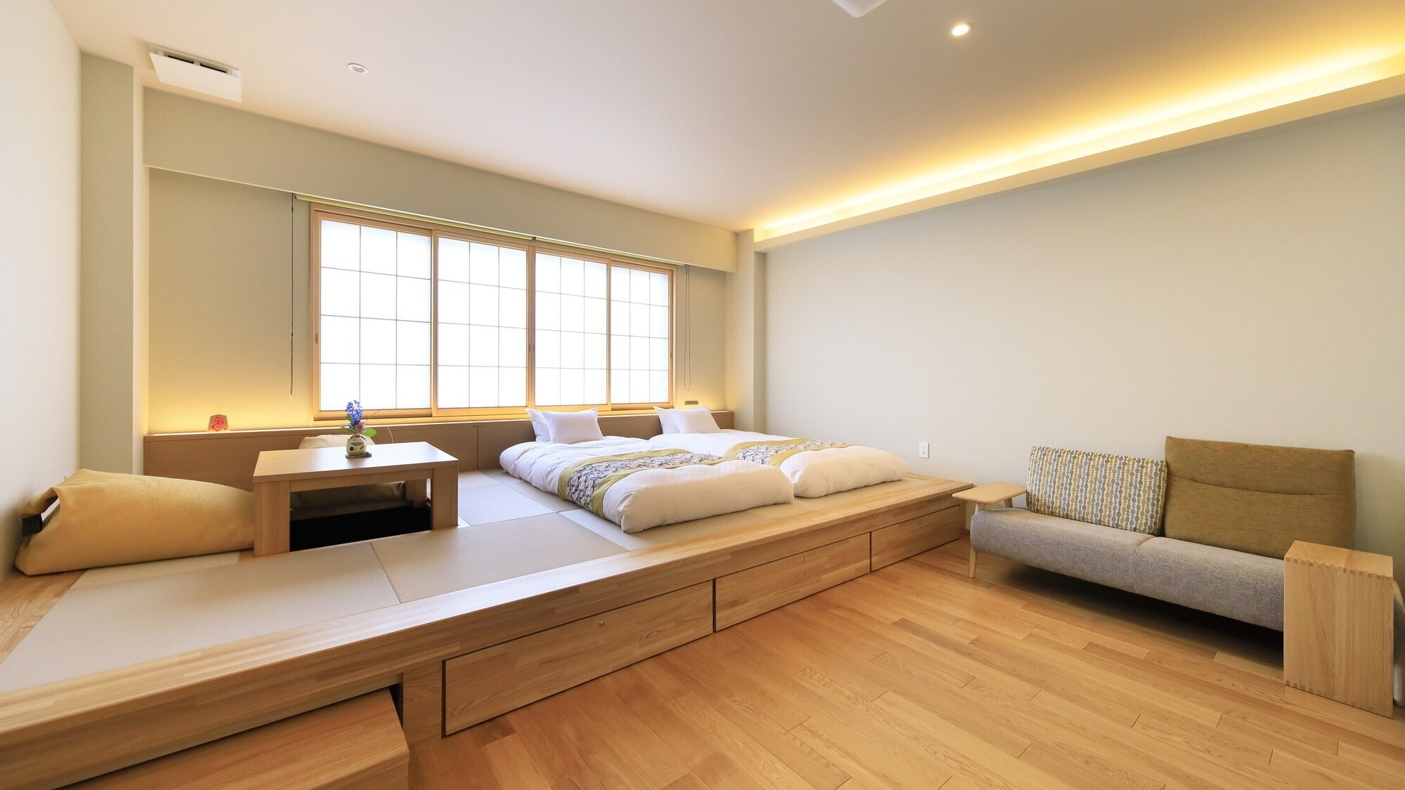 [Renovated West Wing Guest Rooms] <Yellow> An exciting space reminiscent of bright sunlight