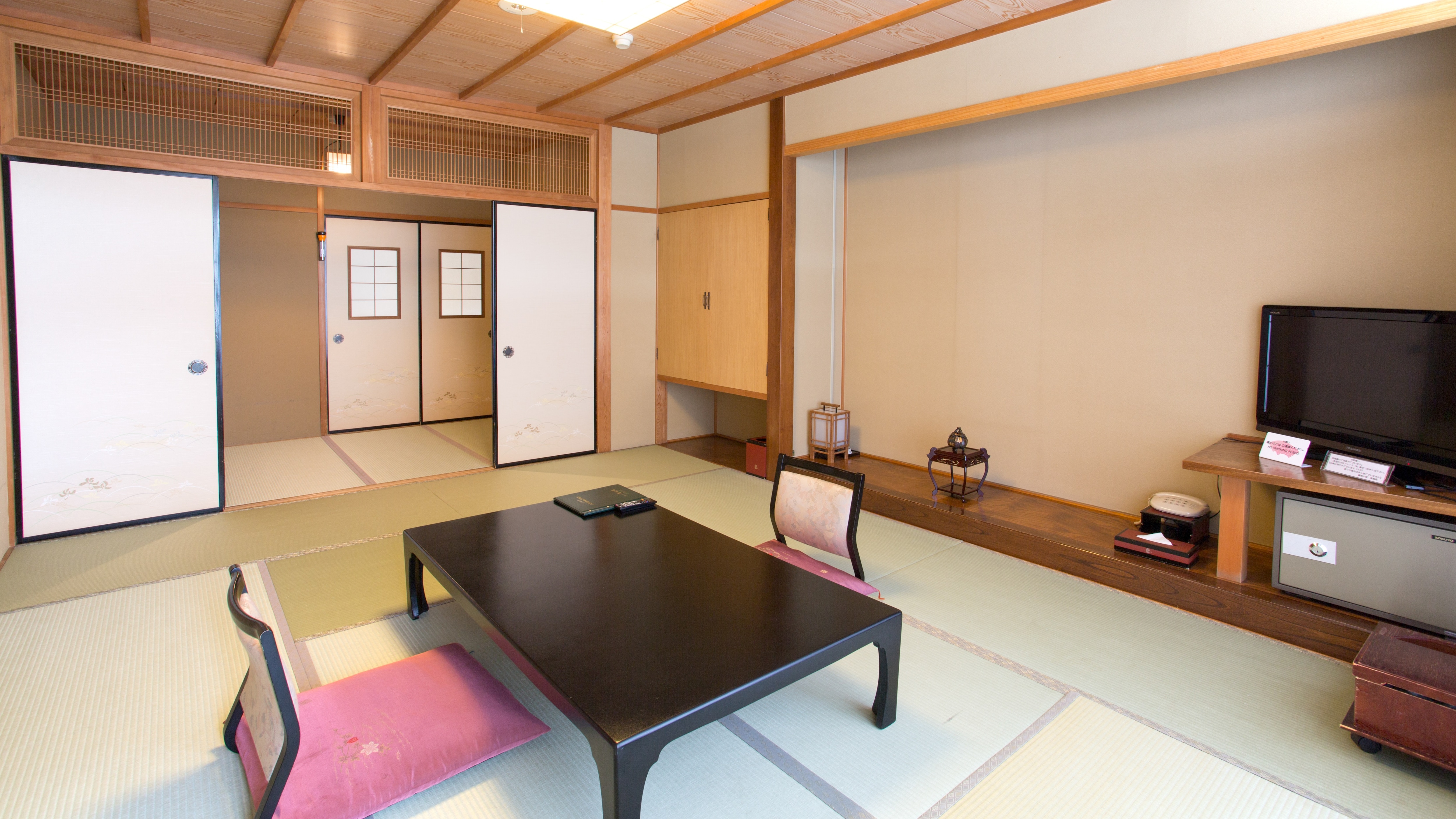 Main building Japanese-style room 10 tatami mats