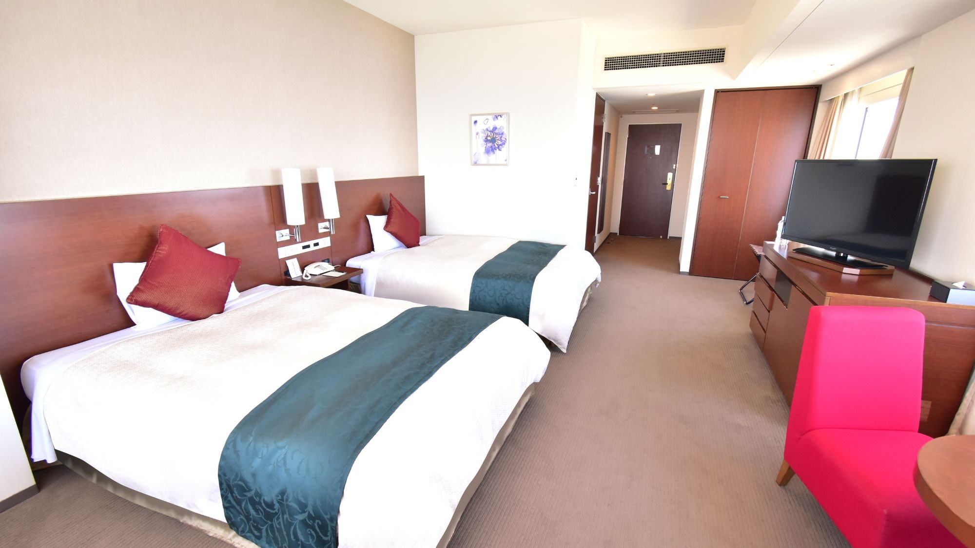 高级豪华转角双床房，机场景观