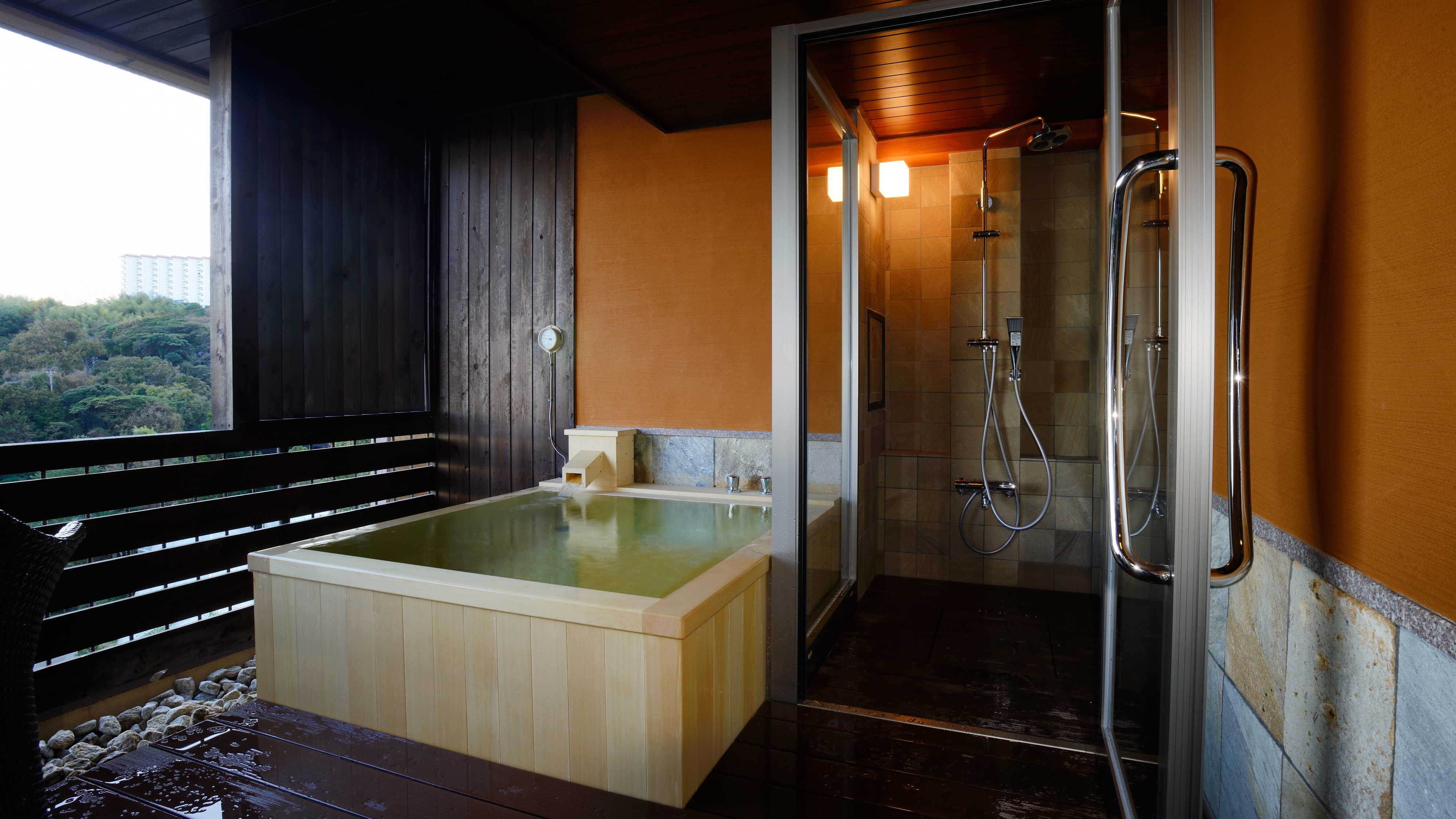 Daybed cabin with open-air bath (open-air bath)
