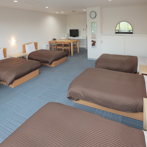A 6-person room renovated in February 2016. Accommodates up to 8 people (6 beds, 2 extra beds).