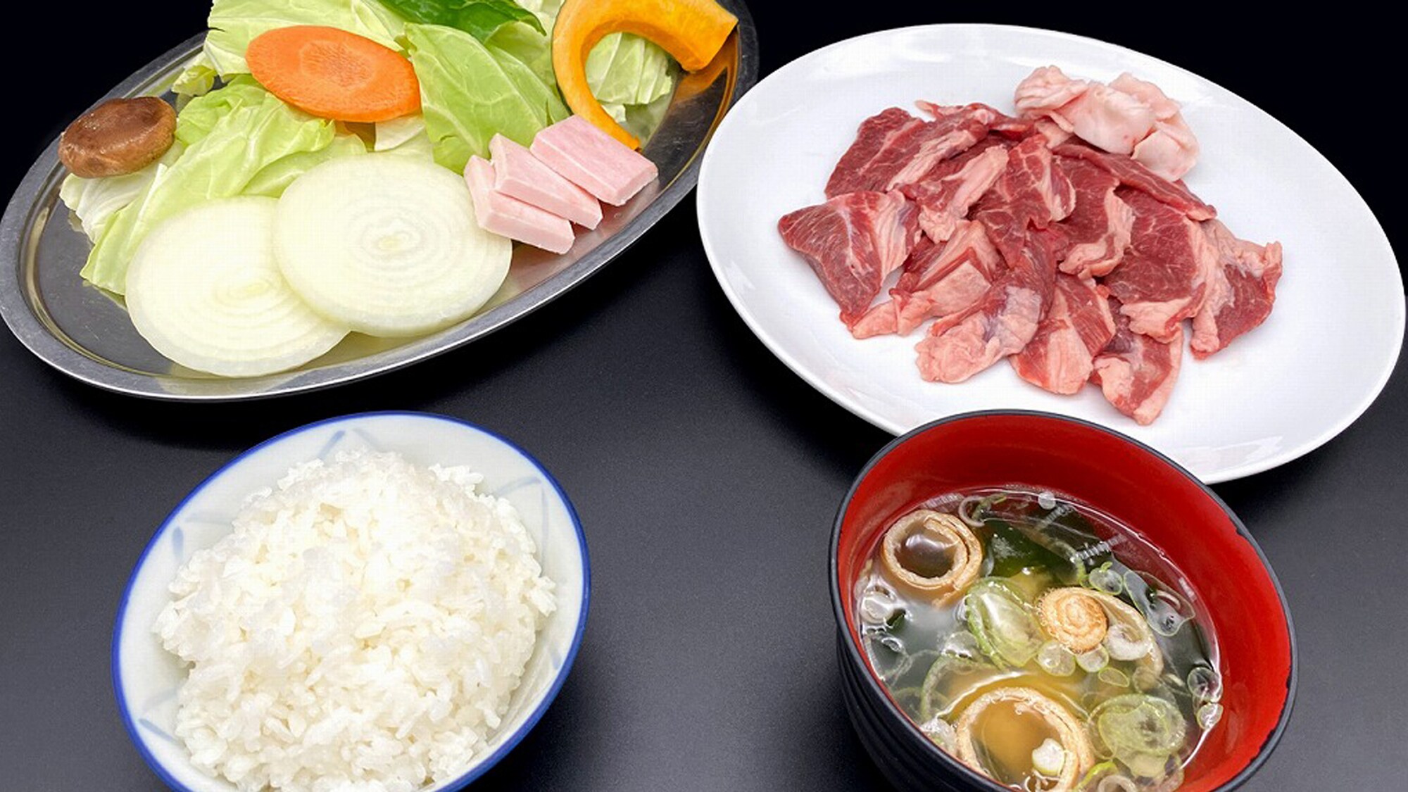 The all-you-can-eat fresh lamb/all-you-can-eat and all-you-can-drink Sapporo draft beer plans are very popular!