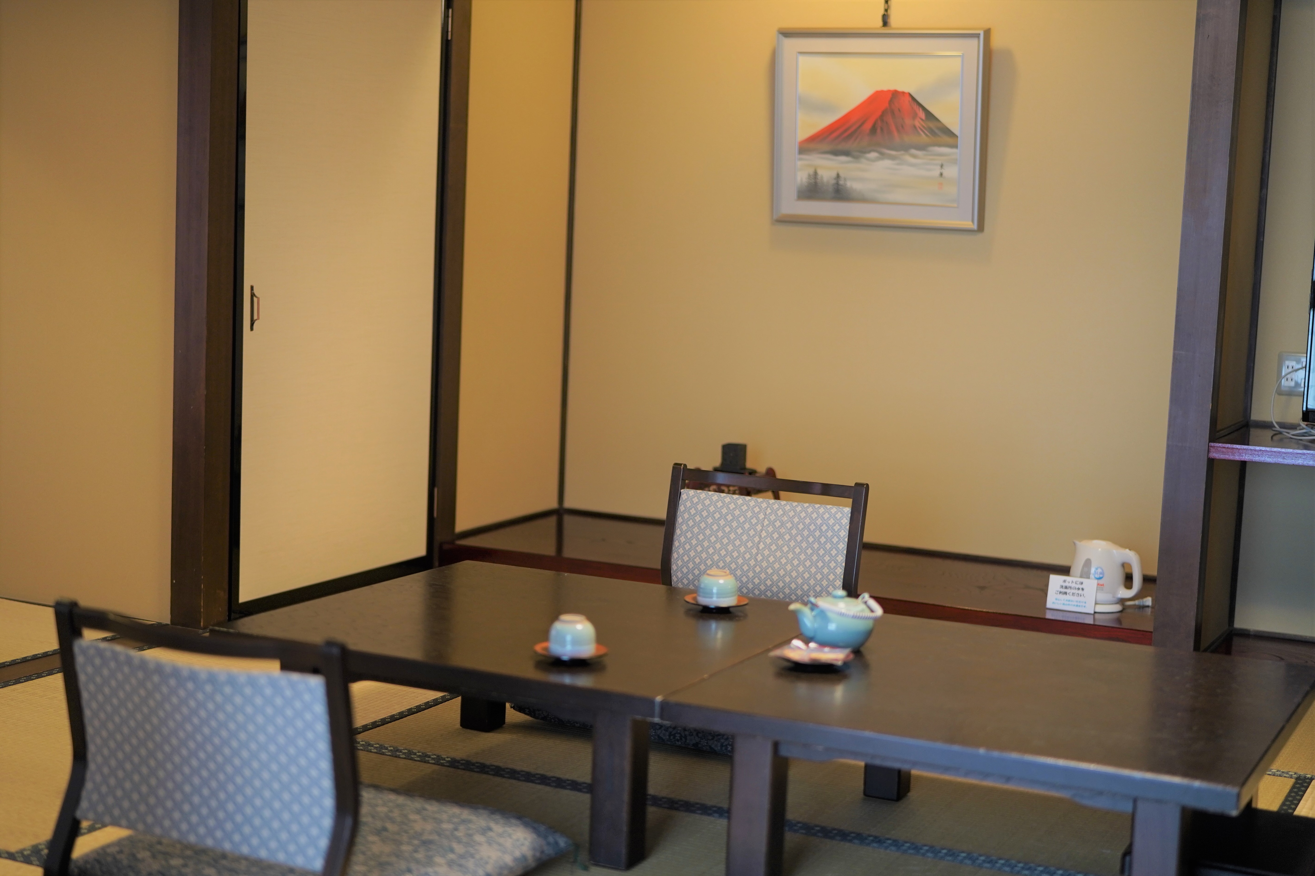 Japanese-style room (8 tatami mats)