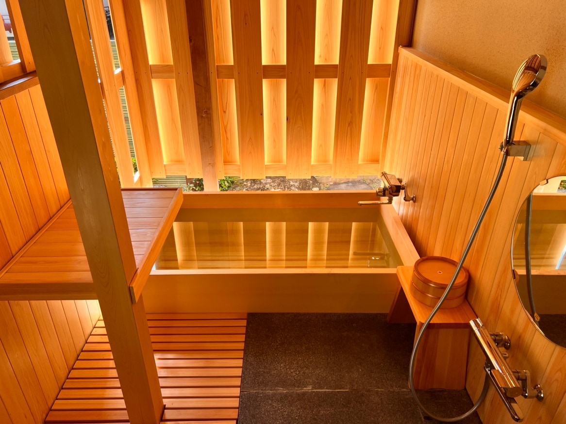 Special Japanese-style room with half open-air bath