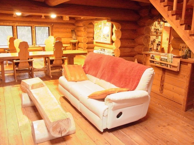 [Forest log cottage] Spacious living room