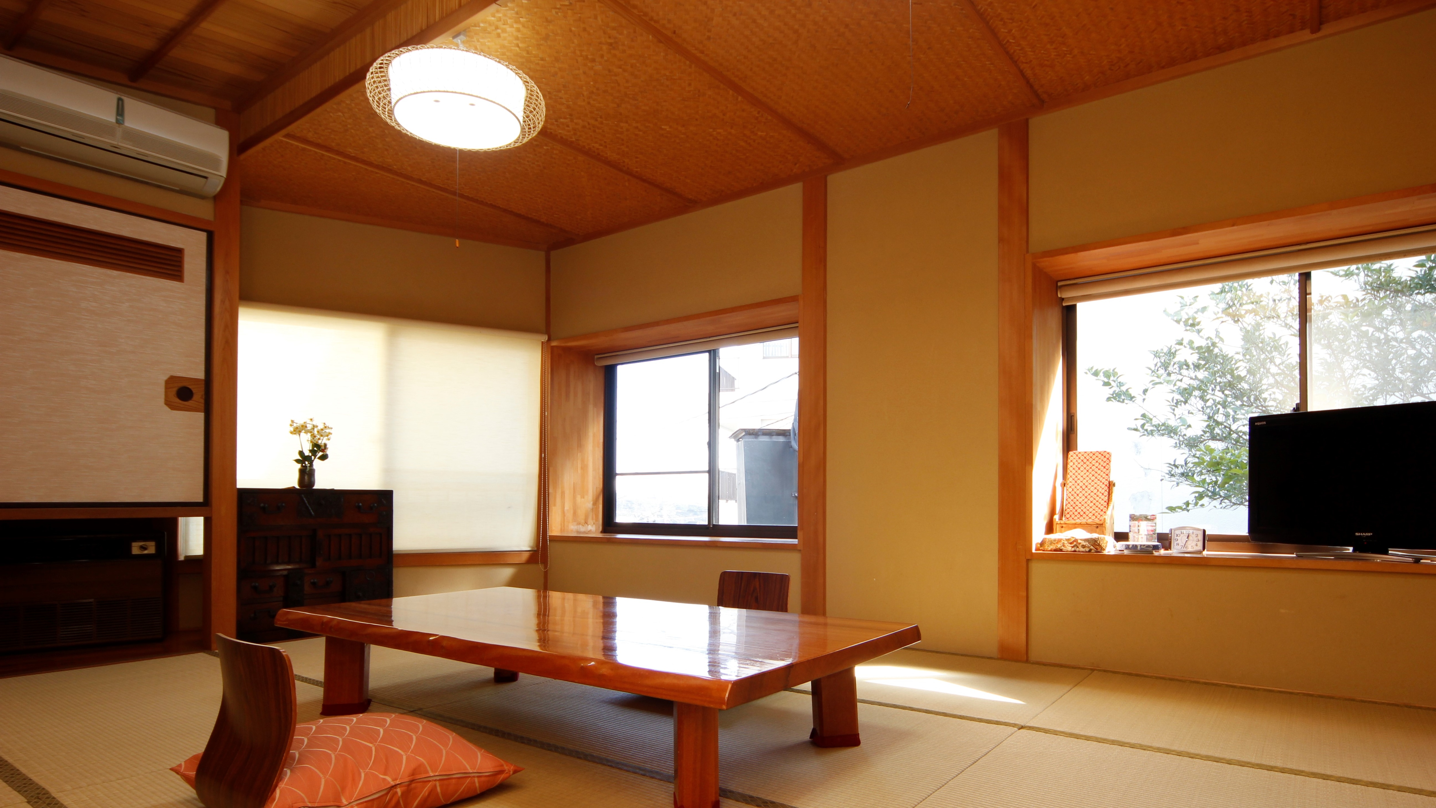 Room example D (without toilet wash basin) Approximately 5m from the room to the toilet wash basin