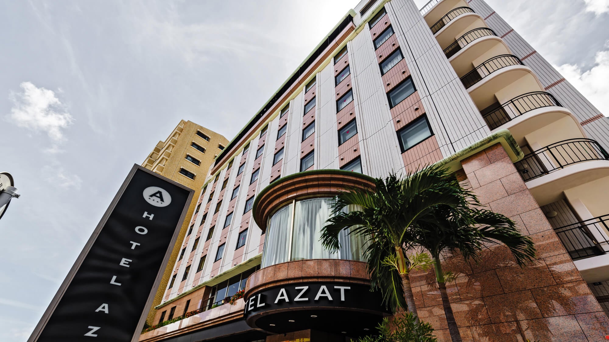 [HOTEL AZAT] Front entrance