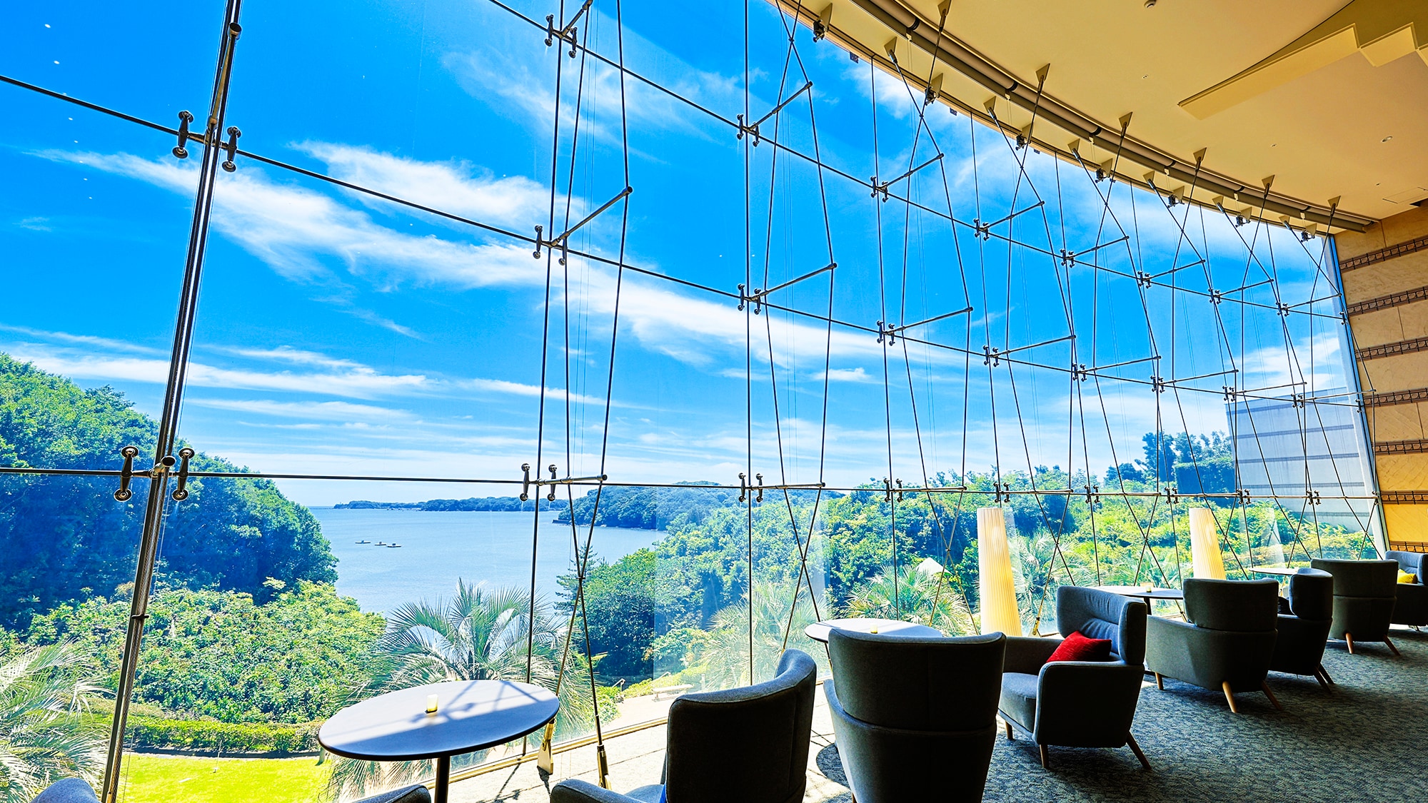 [大堂] 绝美的海景将抚慰您的心灵，为您与所爱之人共度的特殊时光增添色彩。