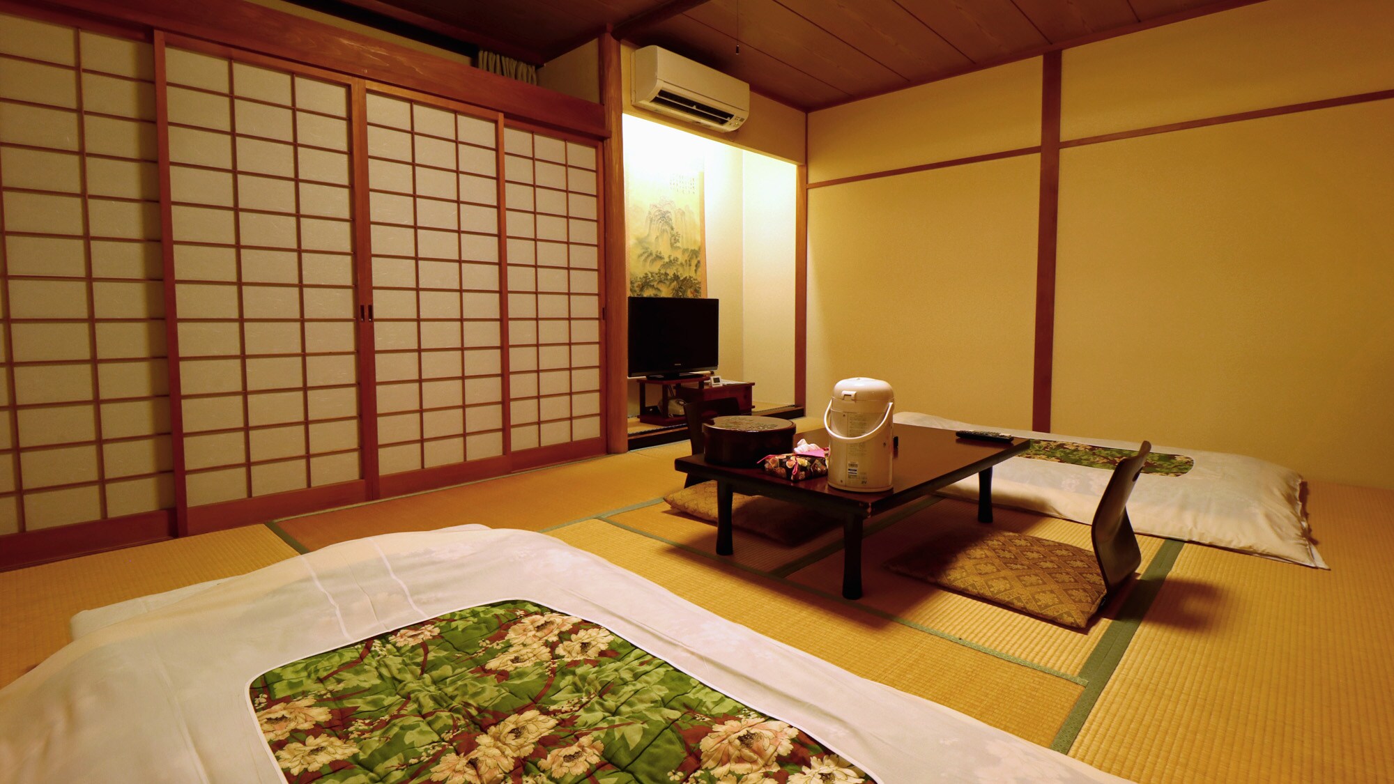 # [Ruang bergaya Jepang dengan 10 tikar tatami] Kamar modern dengan tata letak yang luas yang akan menenangkan jiwa Anda.