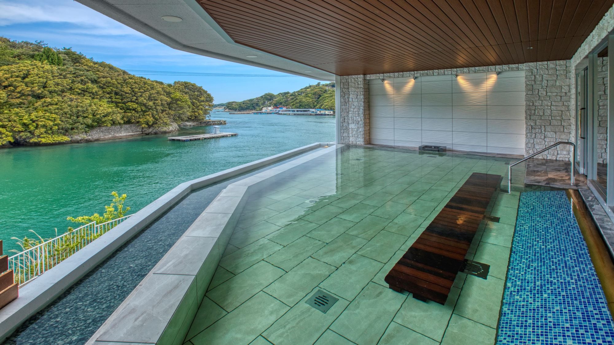 Infinity open-air bath (for men)