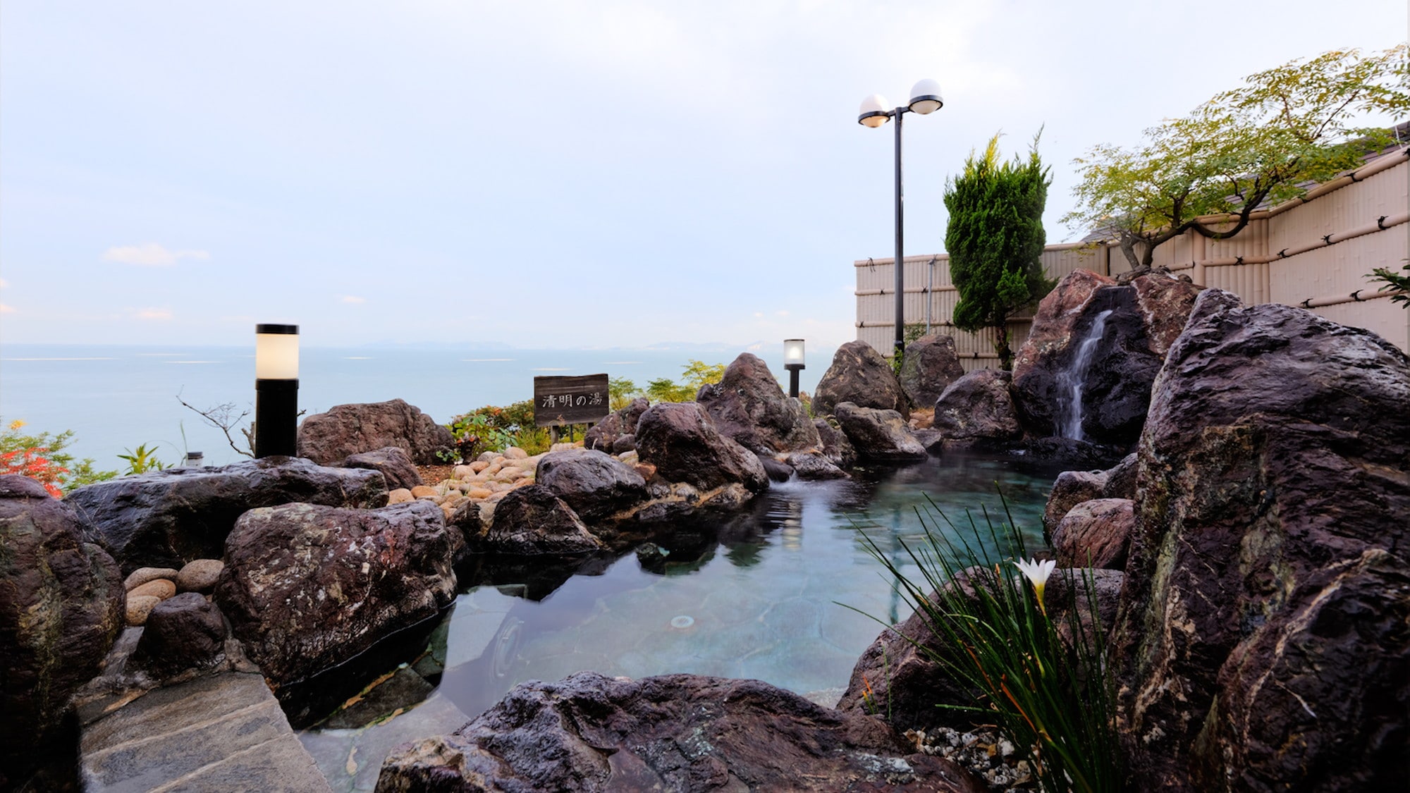 [Open-air bath] Please enjoy the "Revival Hot Spring" that has the effect of relieving fatigue and beautiful skin.