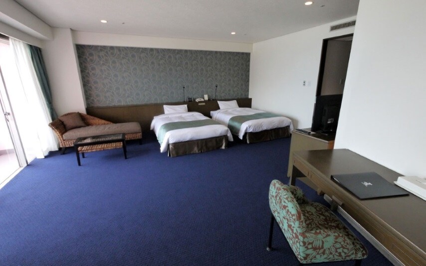The Family Suite is a 77㎡ Japanese-Western style room where you can relax with your family or friends.