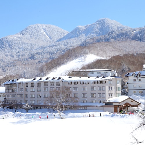 *Exterior: Giant Ski Resort is right in front of you! Hasuike Ski Resort is also just a 3-minute walk away! The perfect base for skiing and snowboarding in Shiga Kogen