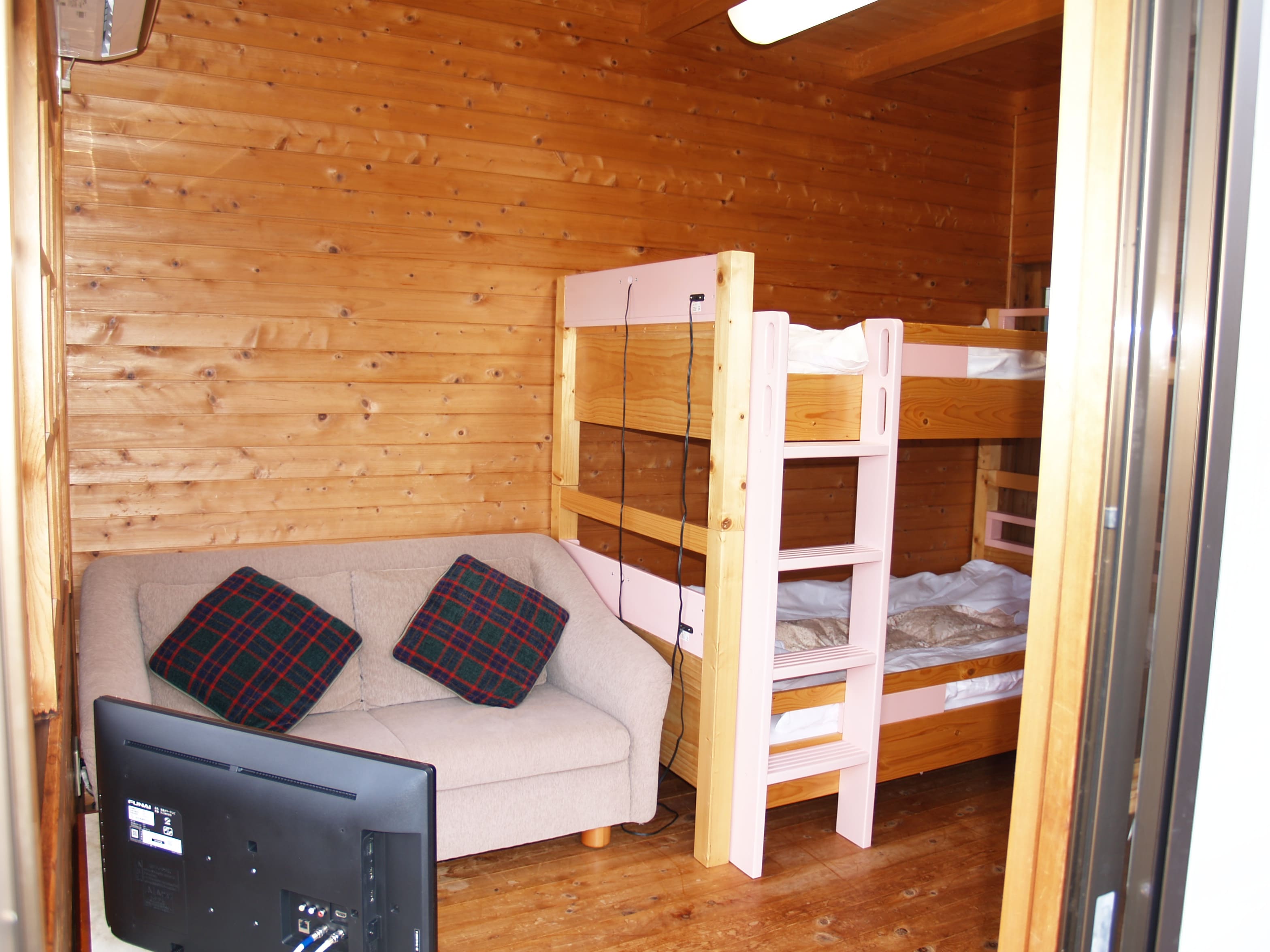 Deluxe Japanese-Western style log room