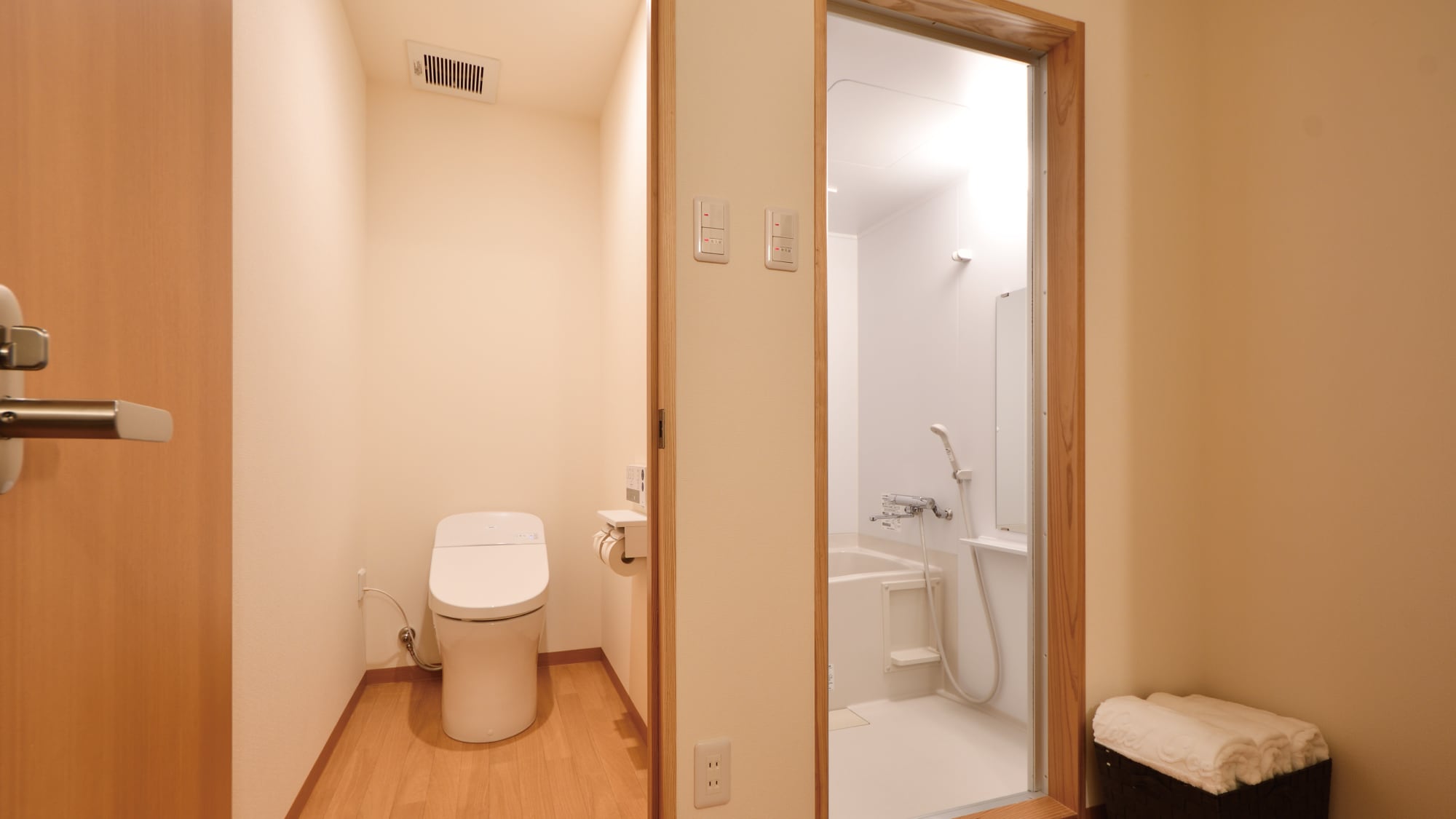 日式房間有獨立的浴室和衛生間！