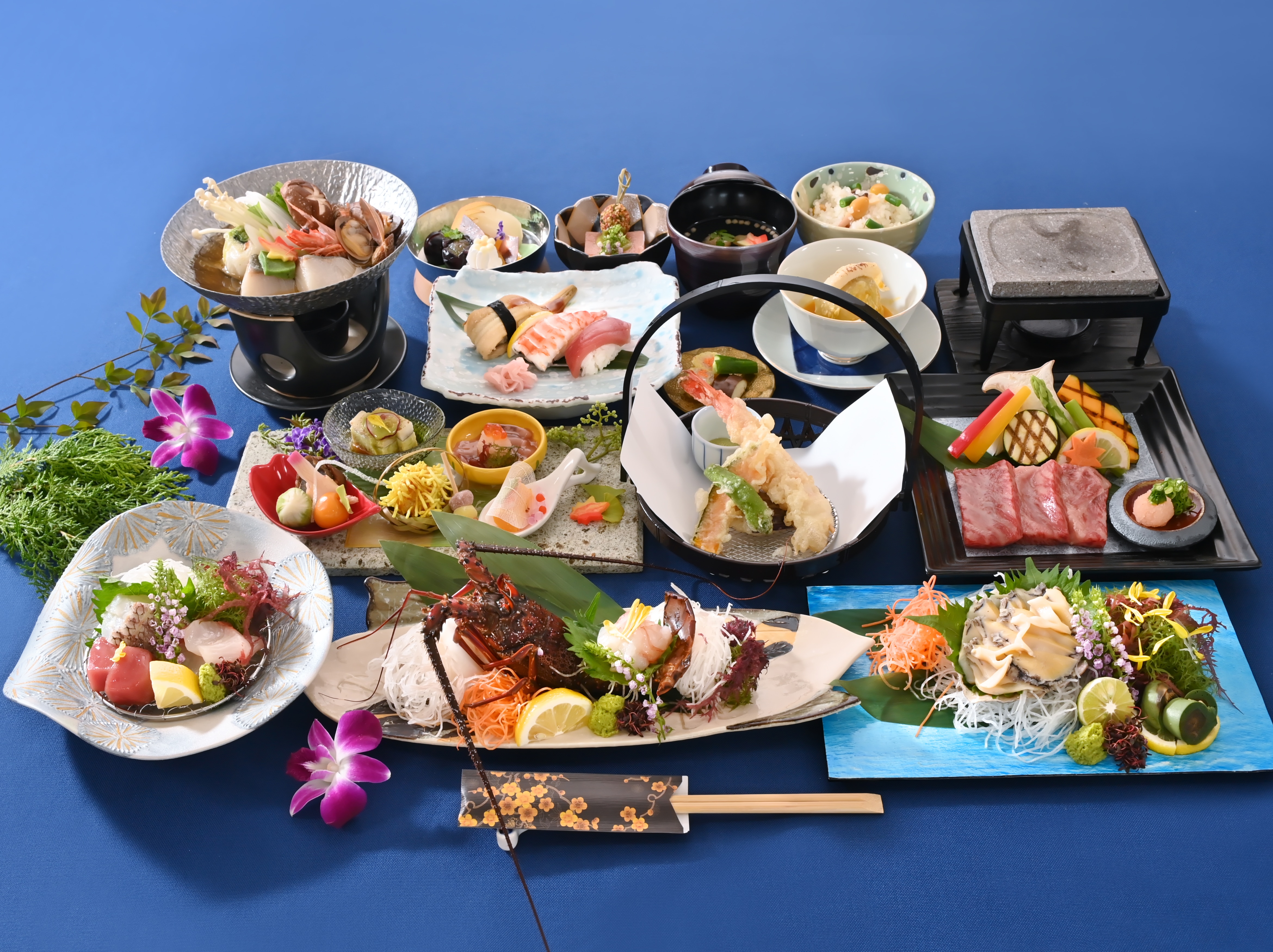 Mie Prefecture brand Matsusaka beef, spiny lobster and abalone dishes (food image)