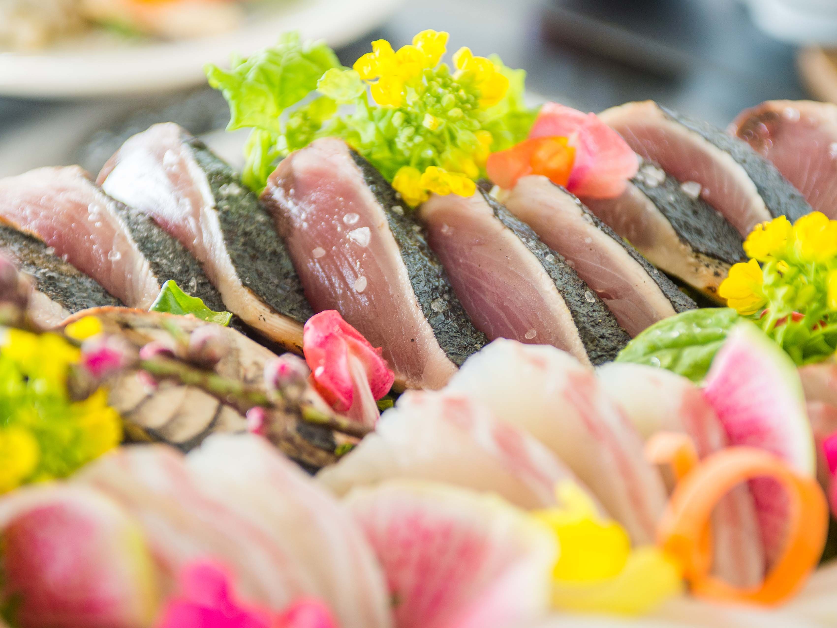 Straw-grilled bonito tataki