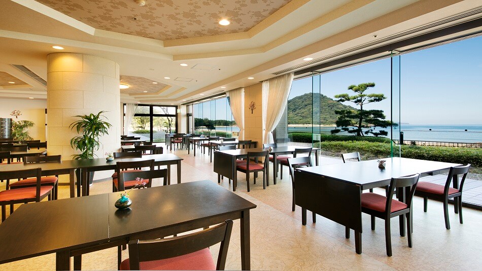 Restaurant [Restaurant "Shigetsu"] At dusk, you may be able to meet the evening view of Kikugahama.