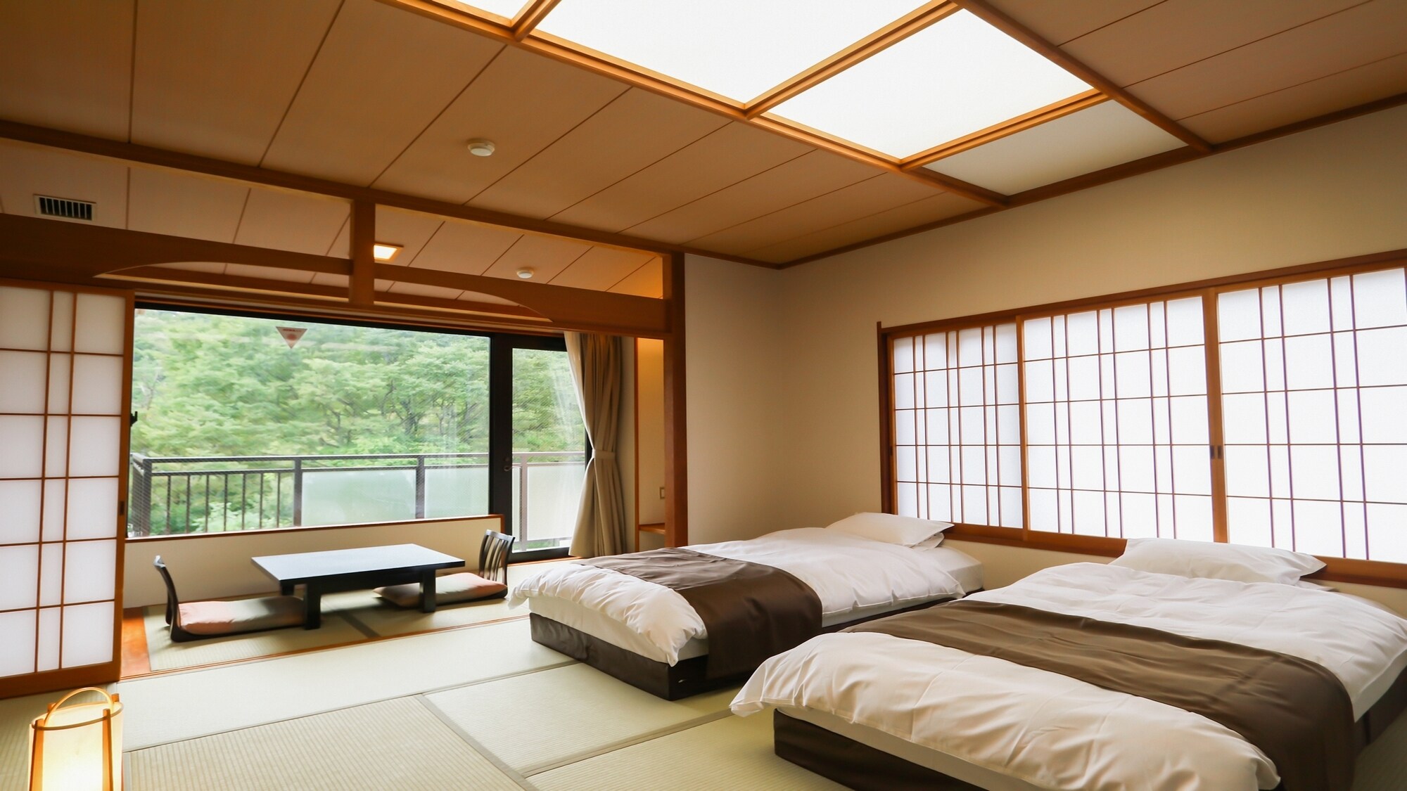 [Non-smoking] West Building Corner Room Japanese and Western Room 14 tatami mat twin (with bath and toilet)