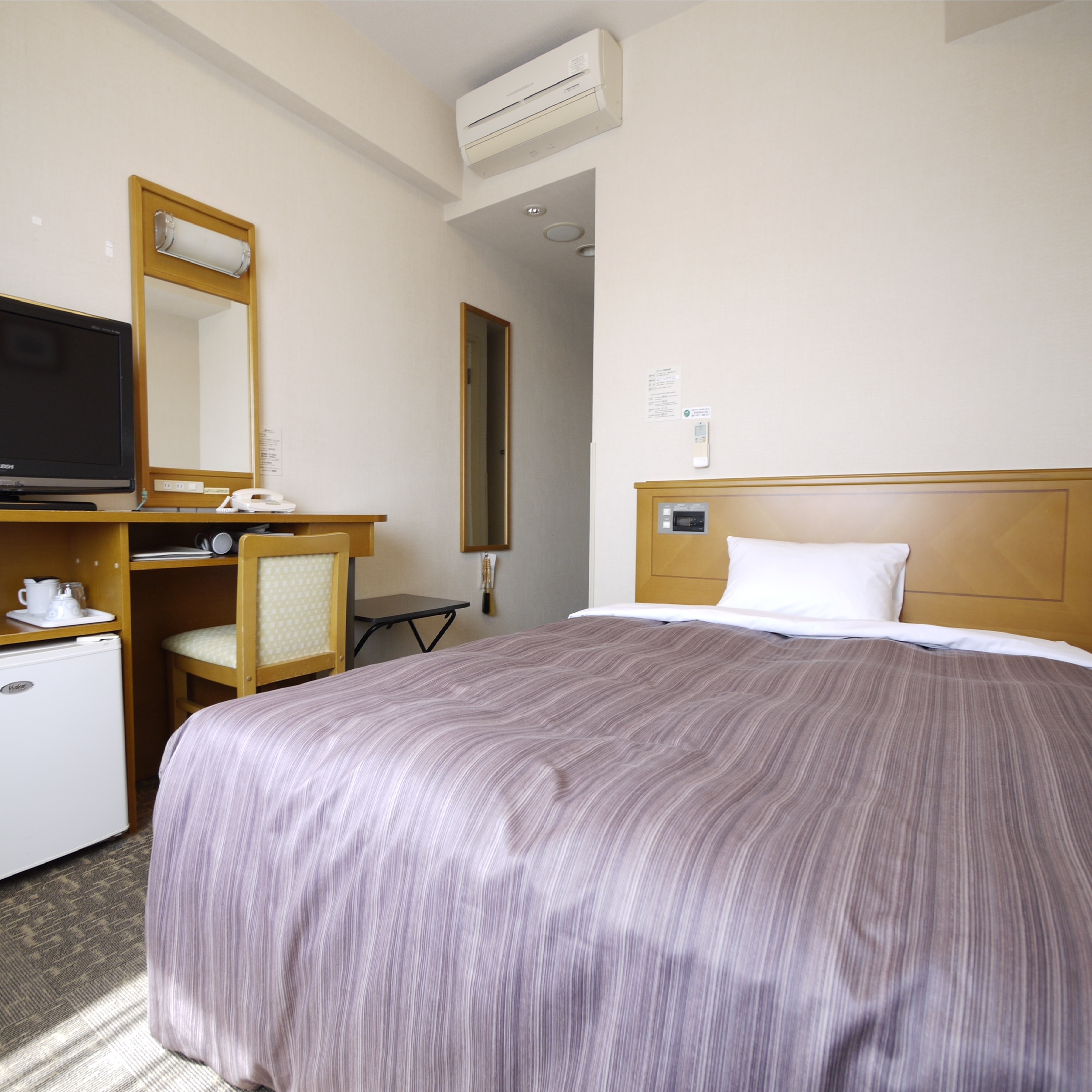 The single room has a semi-double bed with a bed width of 140 cm, so you can relax.