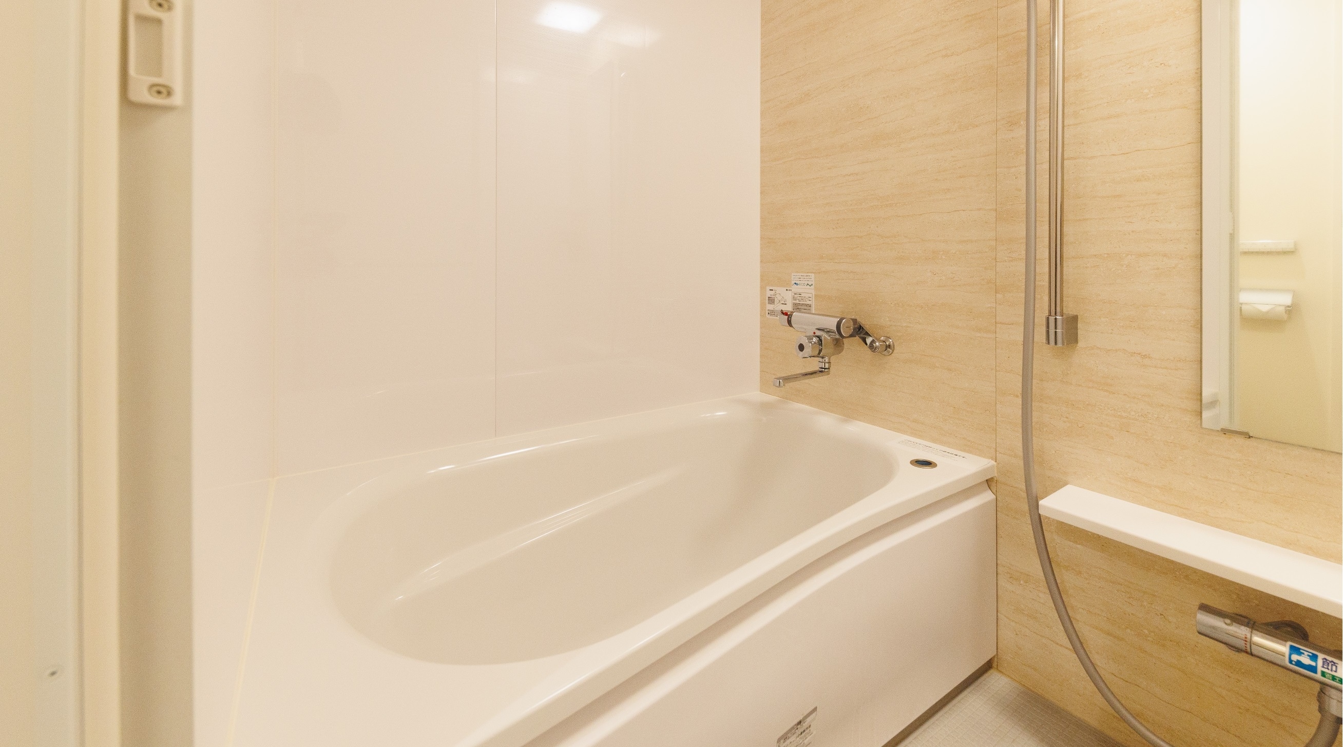 Living twin bathroom 23_0409
