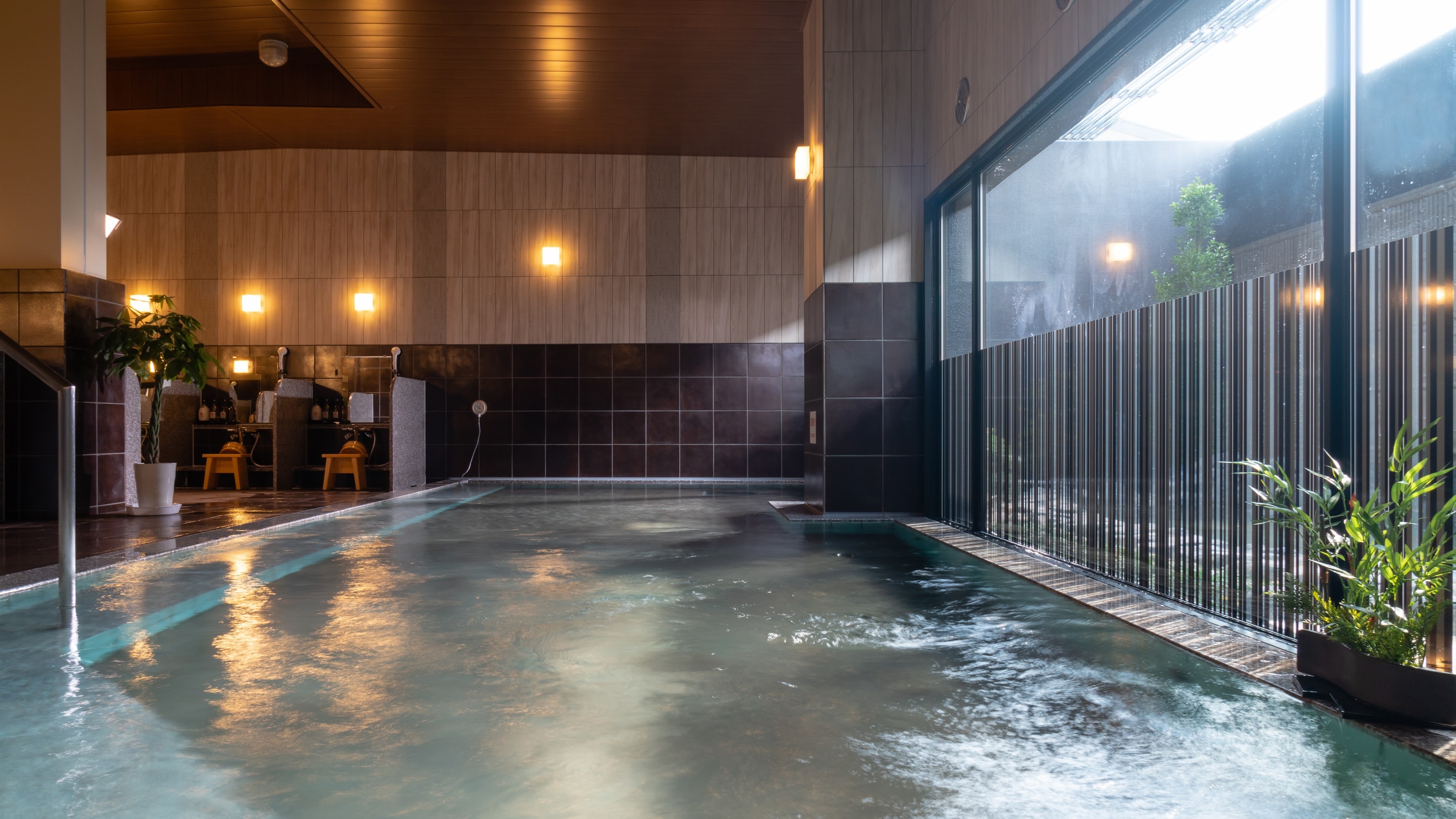 <Natural hot spring water lily hot spring> Indoor hot spring 15: 00-26: 00/5: 00-10: 00 You can take a bath.