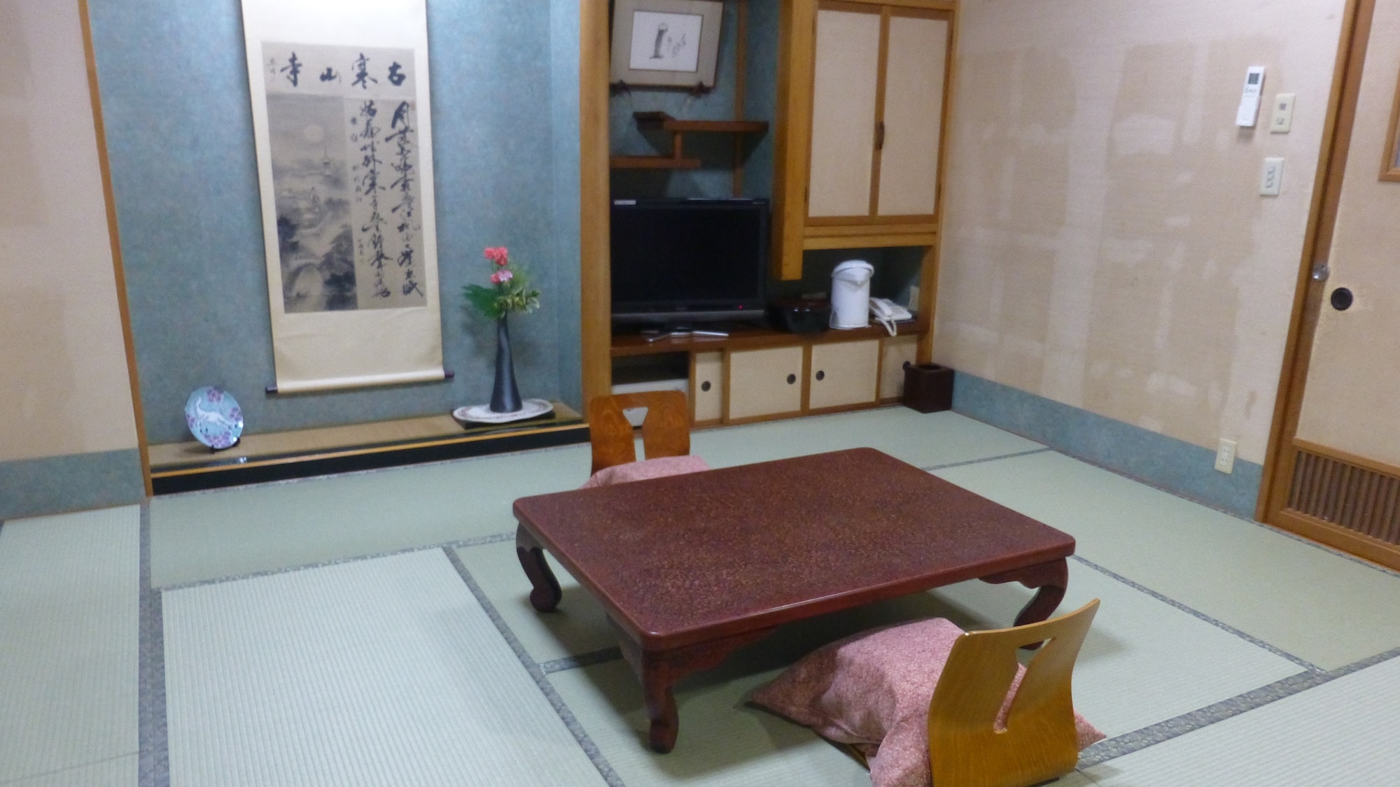 * Example of guest room / Japanese-style room 11.5 tatami mats for 2 to 5 people. Stretch your legs and relax.