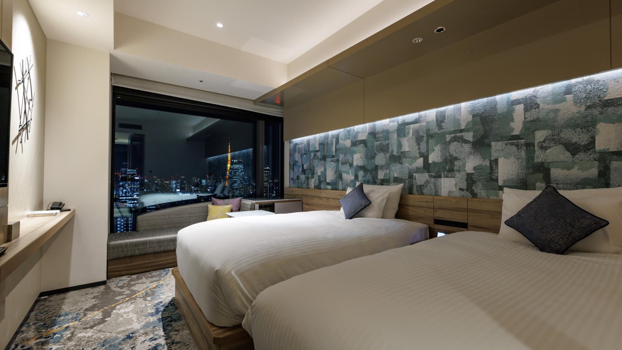 [Superior Twin Room] View from the guest room (night view)