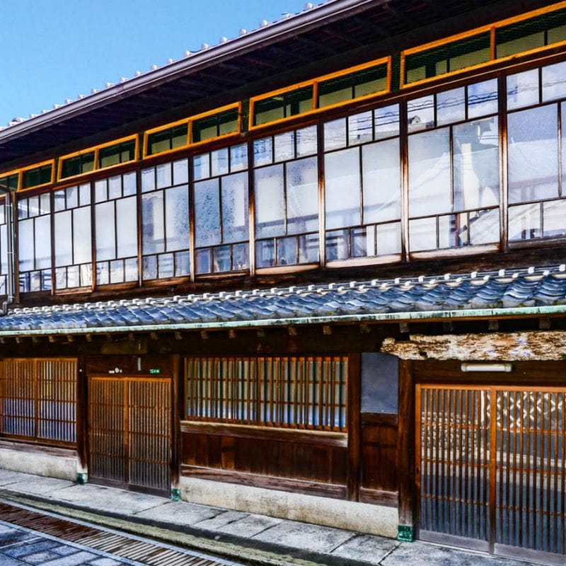Enjoy a stay that blends into the townscape that is filled with the atmosphere and elegance of the time, and feel as if you have traveled back in time.