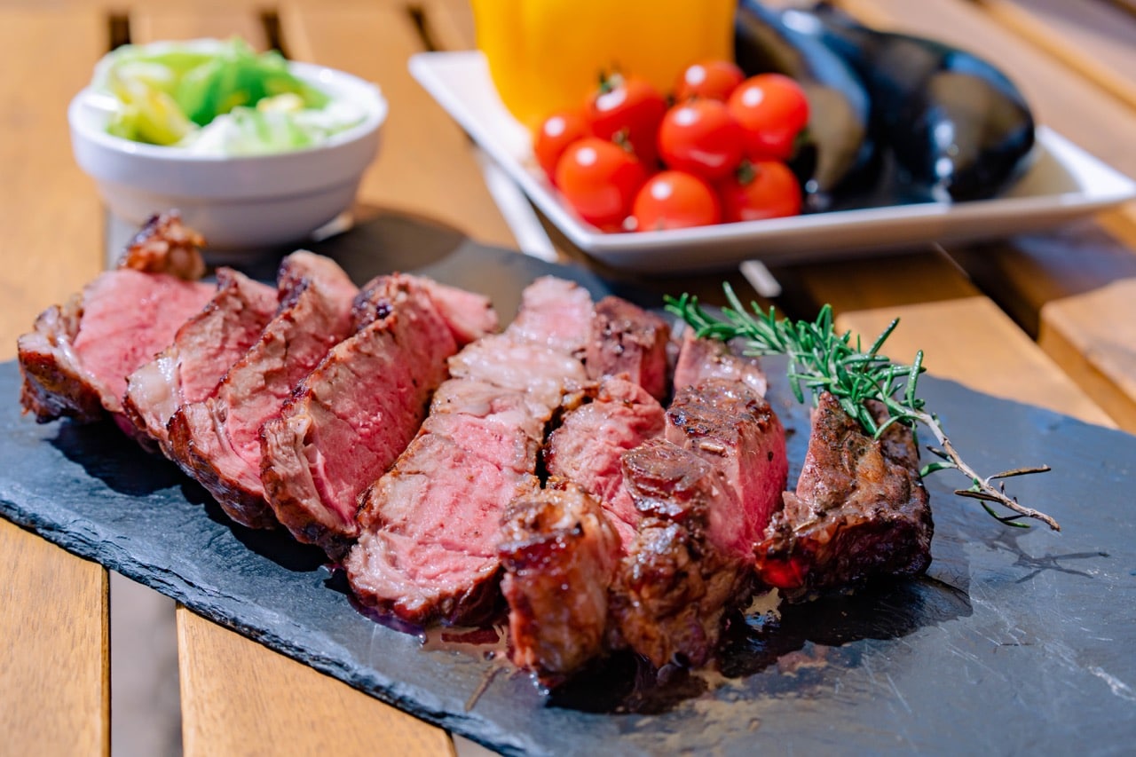 All of the BBQ ingredients we offer are carefully sourced domestically and locally. Please enjoy our Kyushu Wagyu beef steaks.