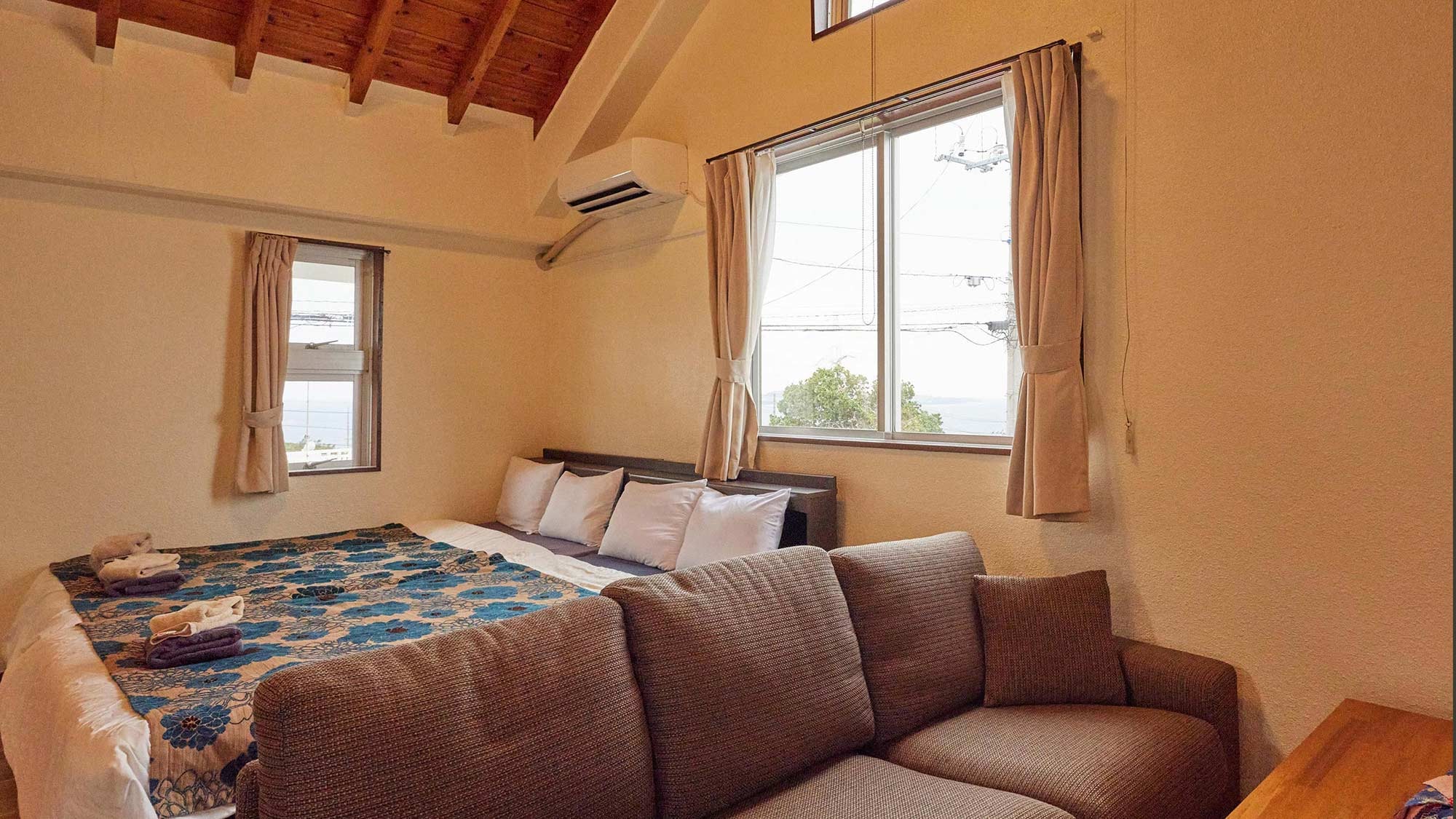 [Minamikaze 2nd floor, bed] Two semi-double beds available, accommodating up to four people