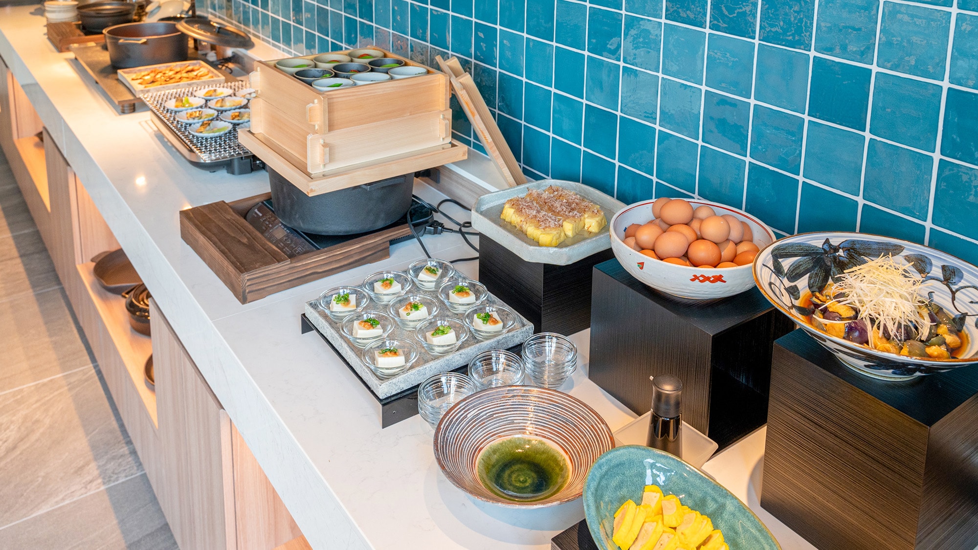 [Breakfast buffet] The Japanese menu focuses on Kumamoto specialties, such as horse meat sakura hotpot and lotus root with spicy pickles.