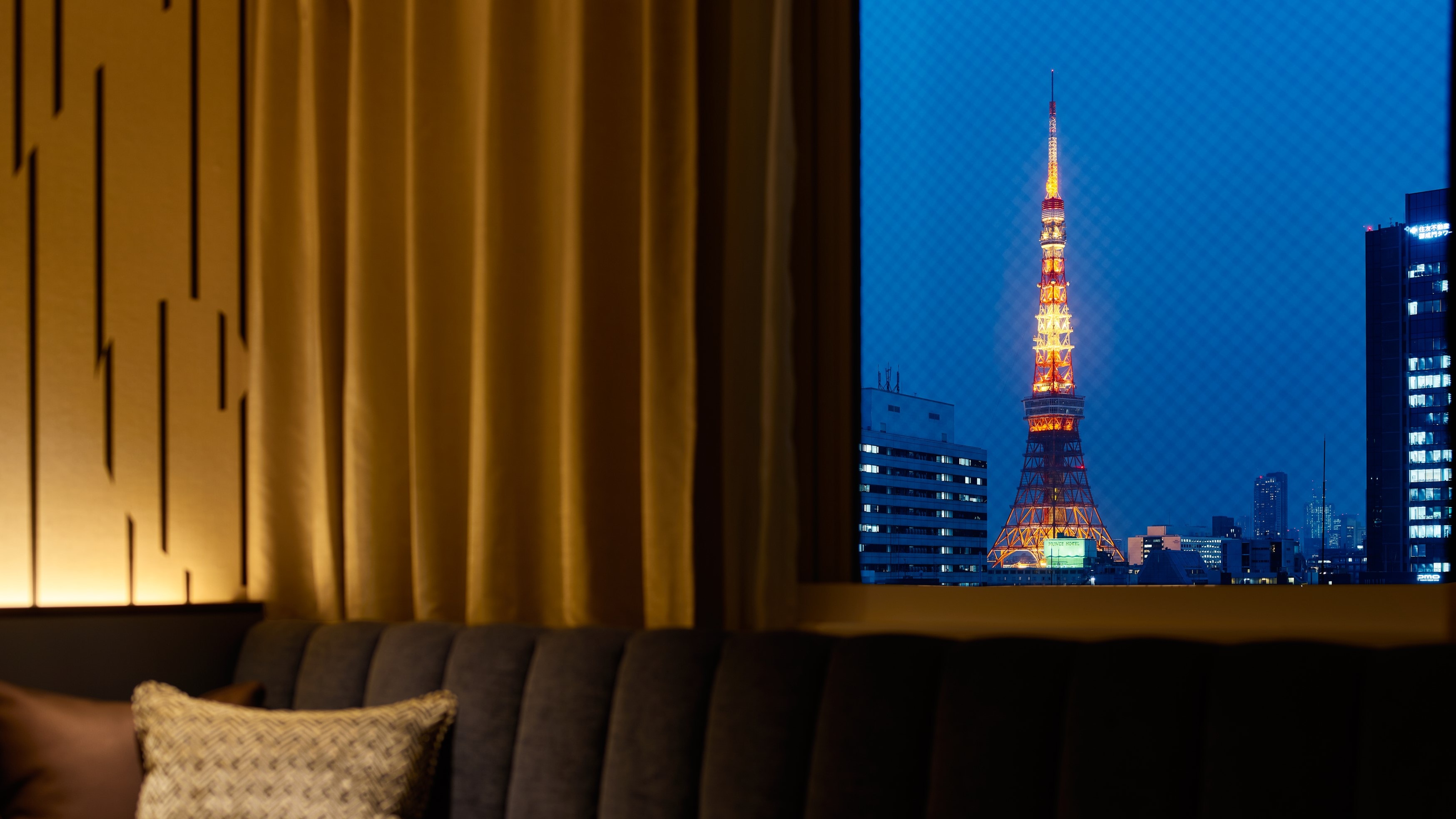[Superior Twin (Tokyo Tower View)] You can see Tokyo Tower from the window of your room.
