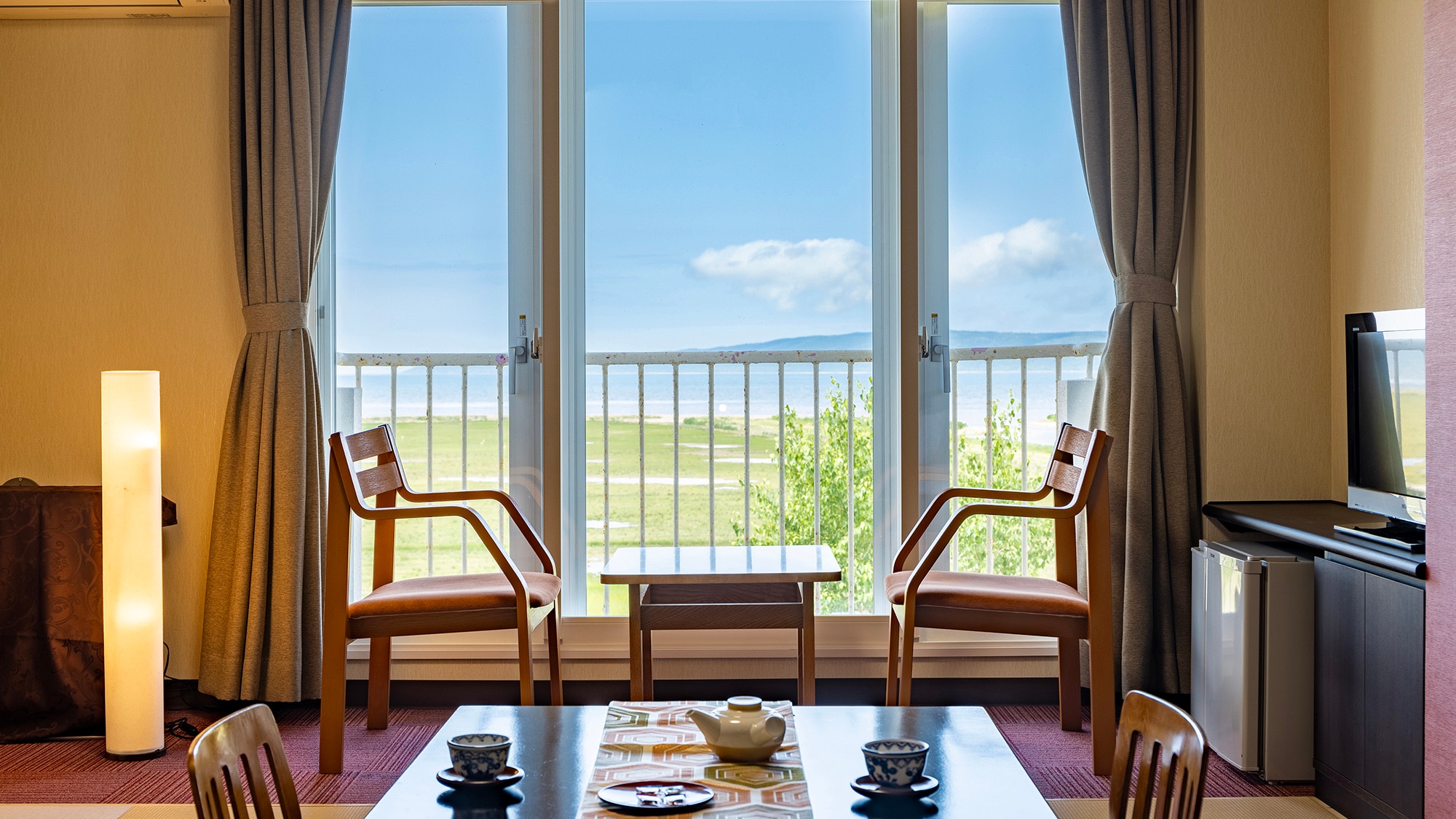 [Lake view] Japanese-Western style superior twin room <New guest room>
