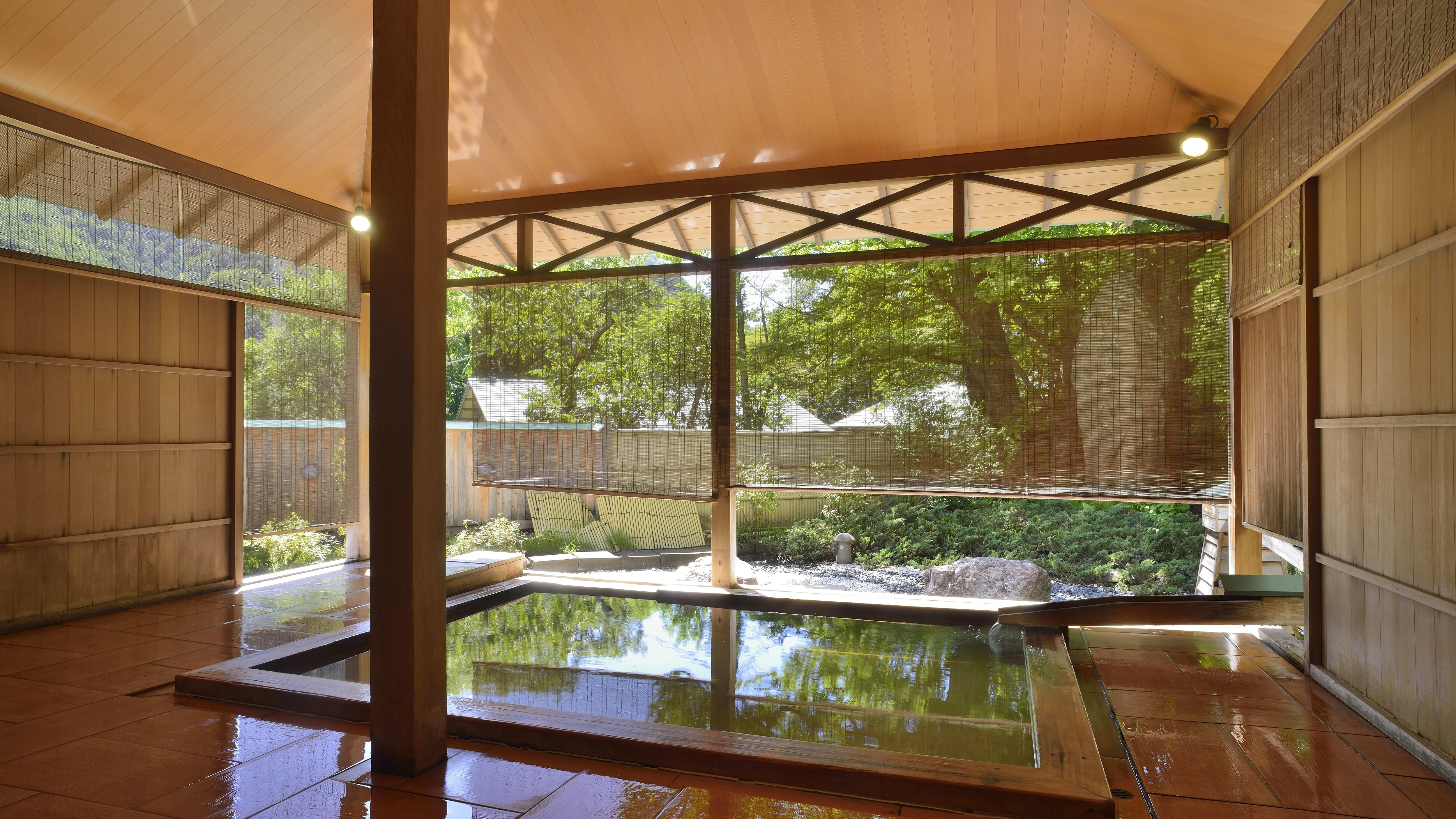[Large public bath "Katsuragi-no-yu" / Open-air bath]