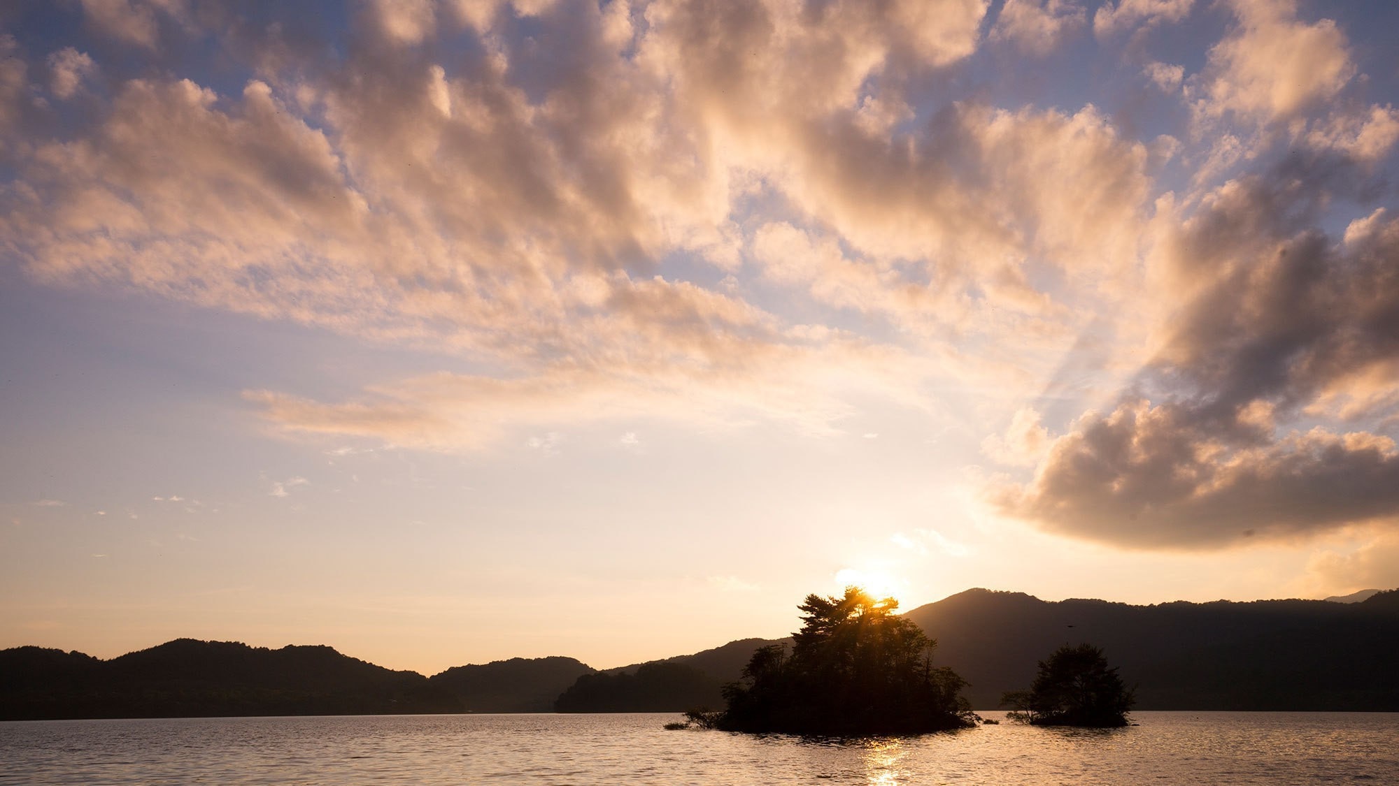 [Lake Hibara] The largest lake located in the center of the Bandai Plateau.