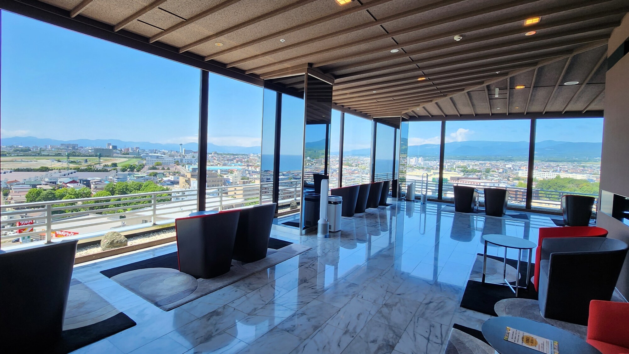 【SKY SALON BOUKYOU】在豐富的空間沐浴後，可以欣賞函館市的全景。