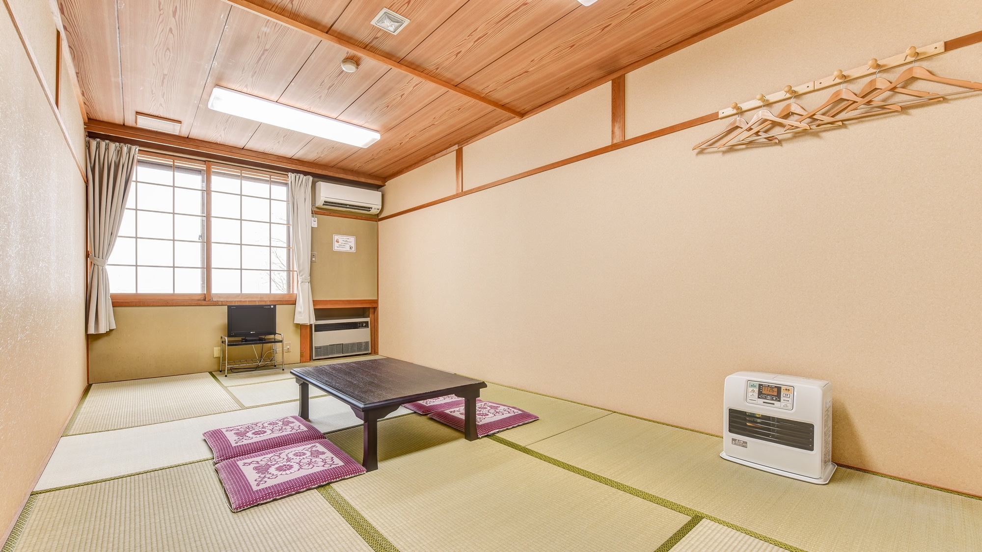 *Example of a Japanese-style room (7.5 tatami mats)