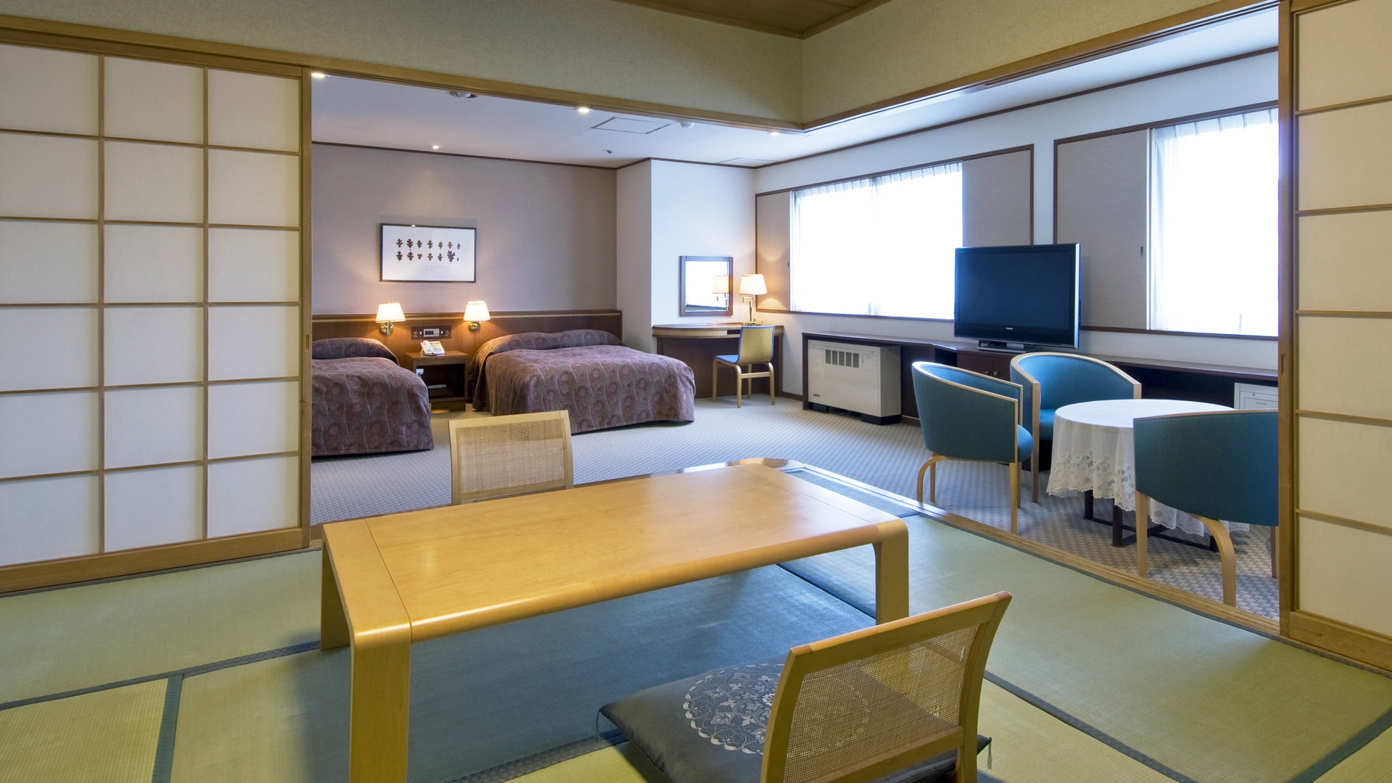 [Kamar bergaya Jepang-Barat] Kamar bergaya Jepang dapat digunakan sebagai kamar single dengan menutup layar shoji.