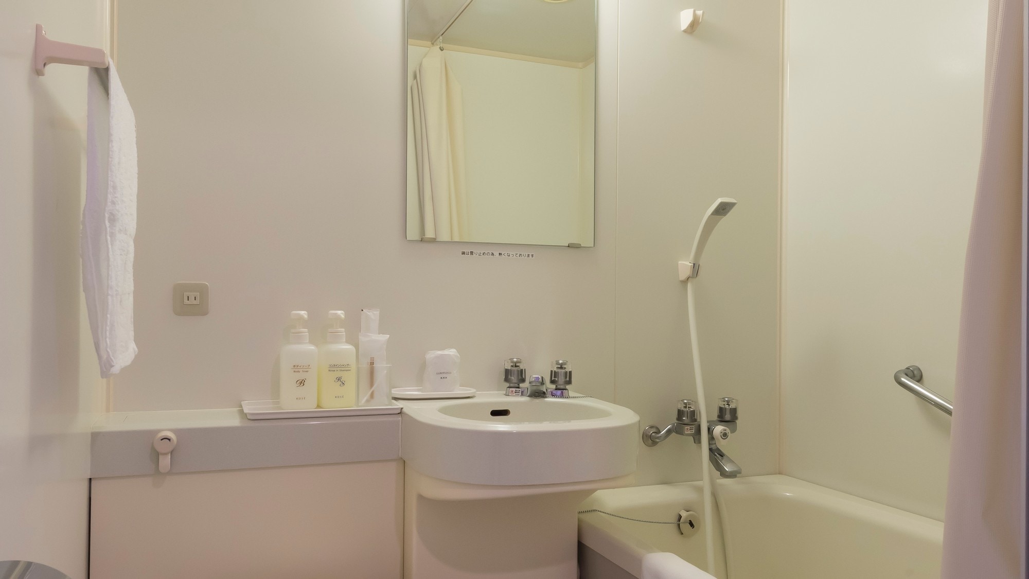 An example of a guest room unit bath