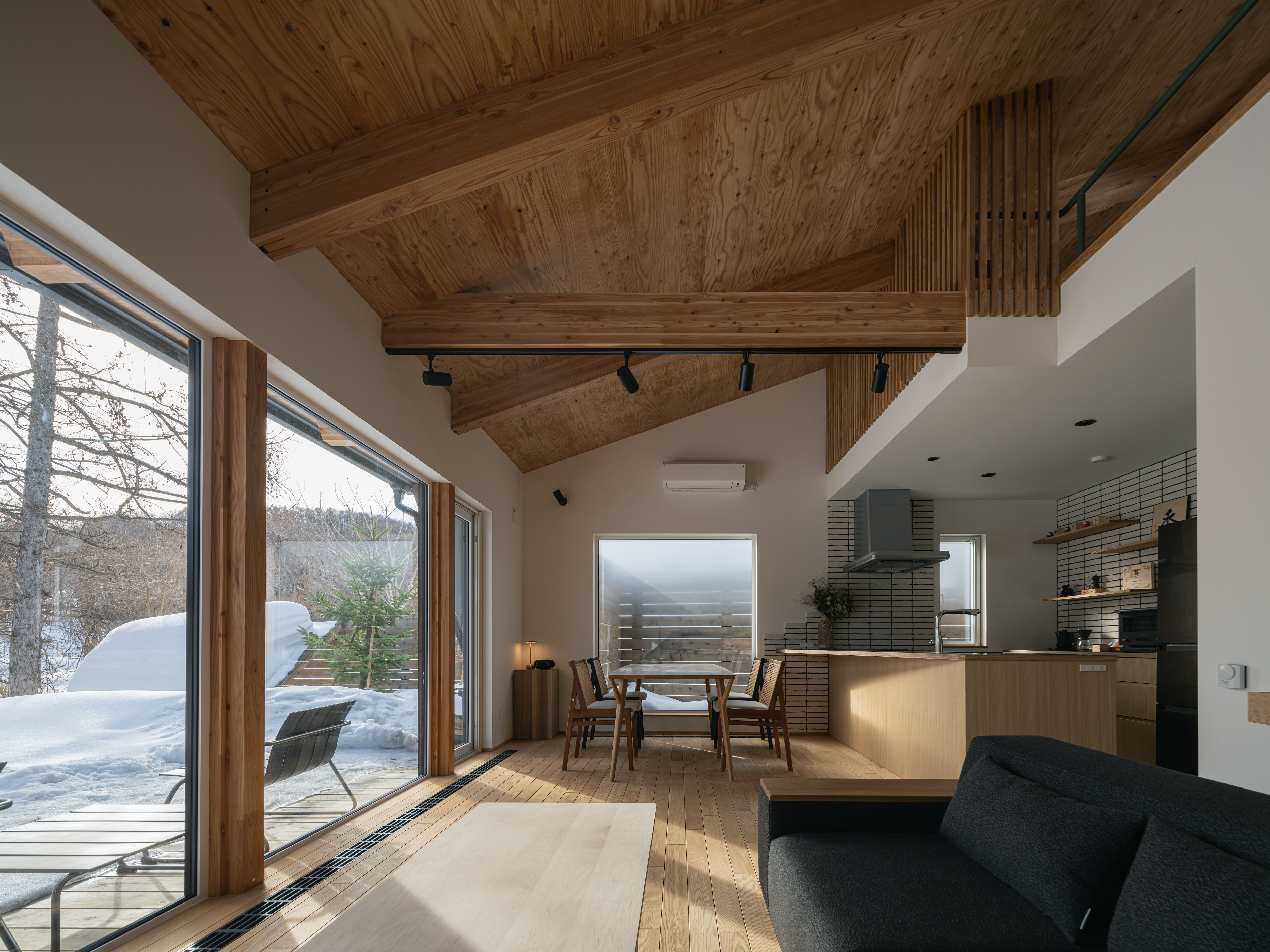 향 거실 & 다이닝 (겨울)