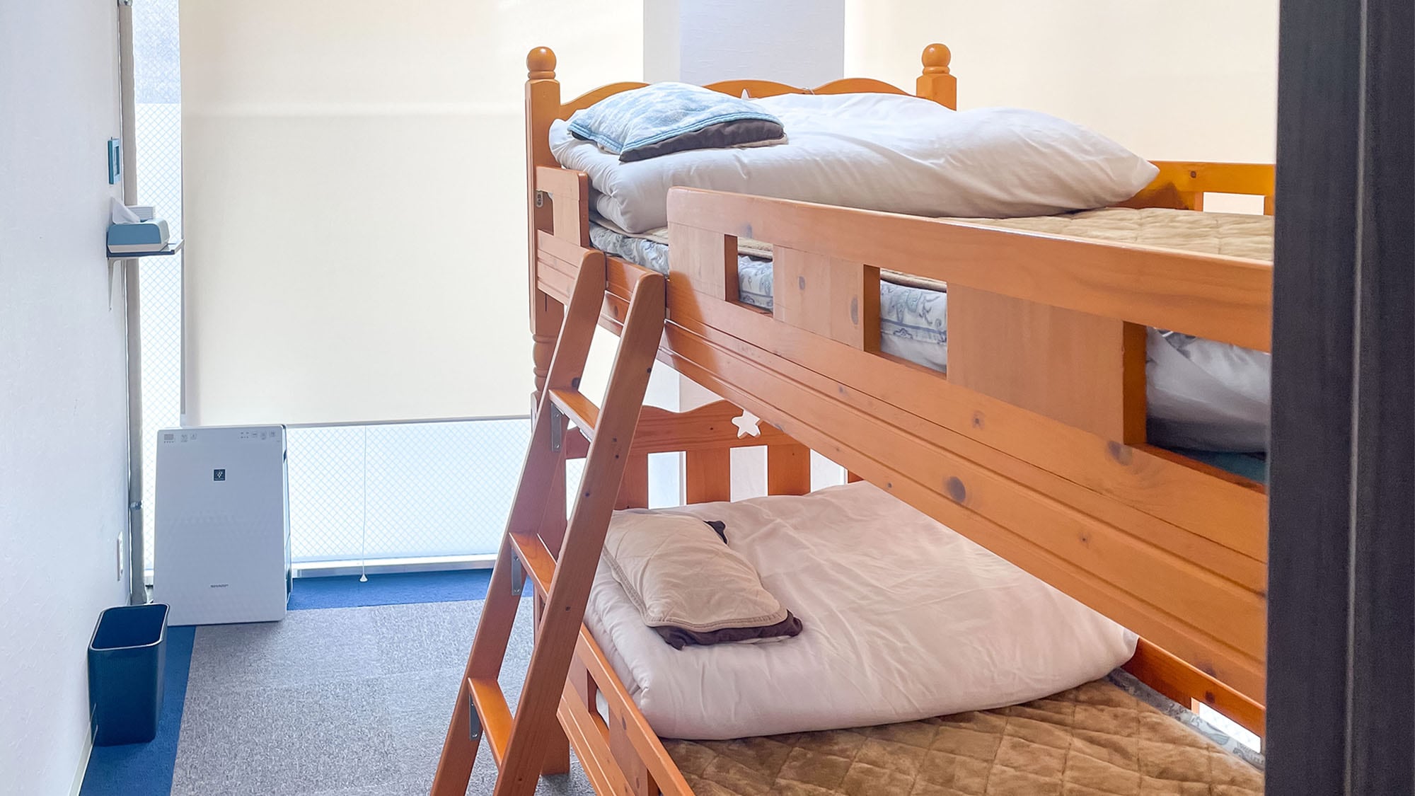 ・ Double room / A calm space where you can feel the warmth of wood