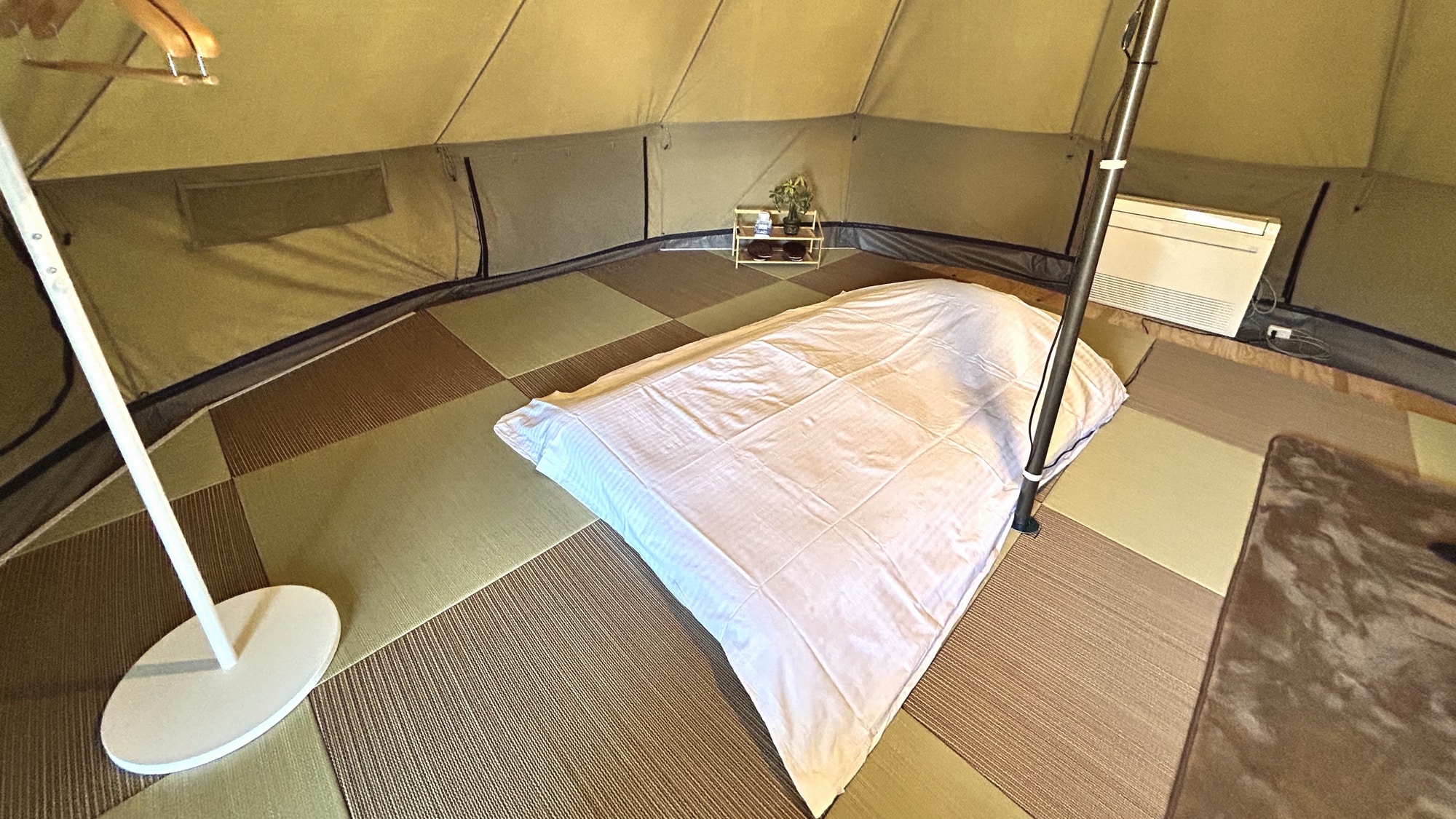 ◆เต็นท์ธรรมชาติ: ปูฟูกบนที่นอนและผ่อนคลาย