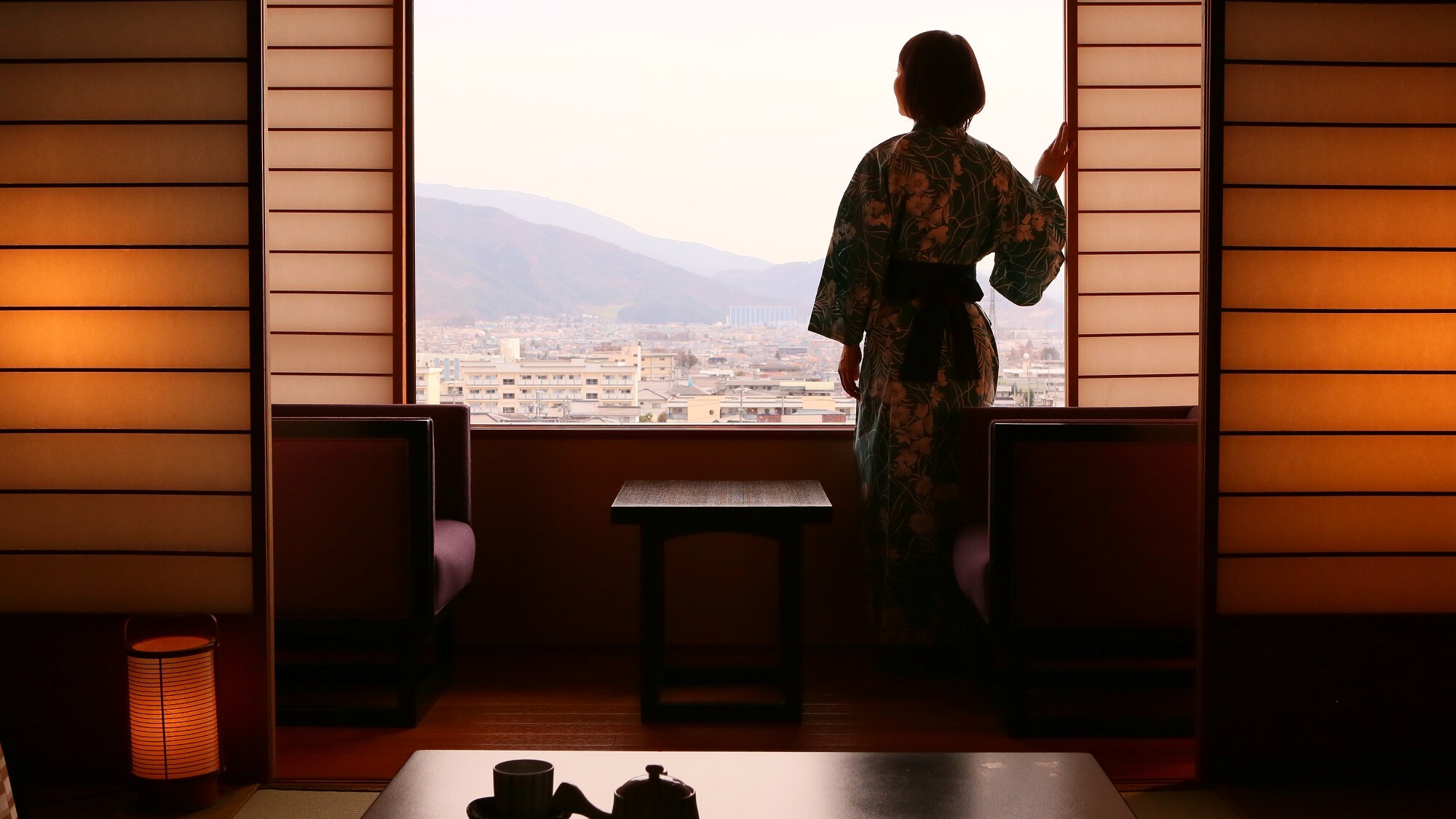 [View room with semi-open-air bath] Top floor 10 tatami mat room with stairs [No smoking] 2-4 people